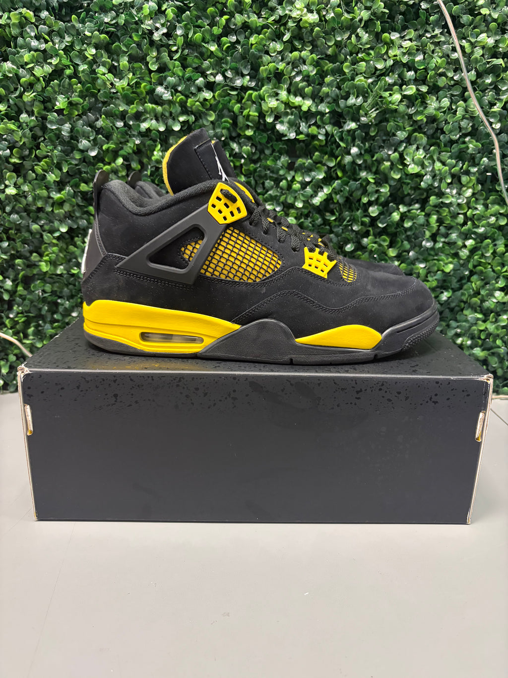 Jordan 4 Retro "Thunder" Size 12.5 Preowned
