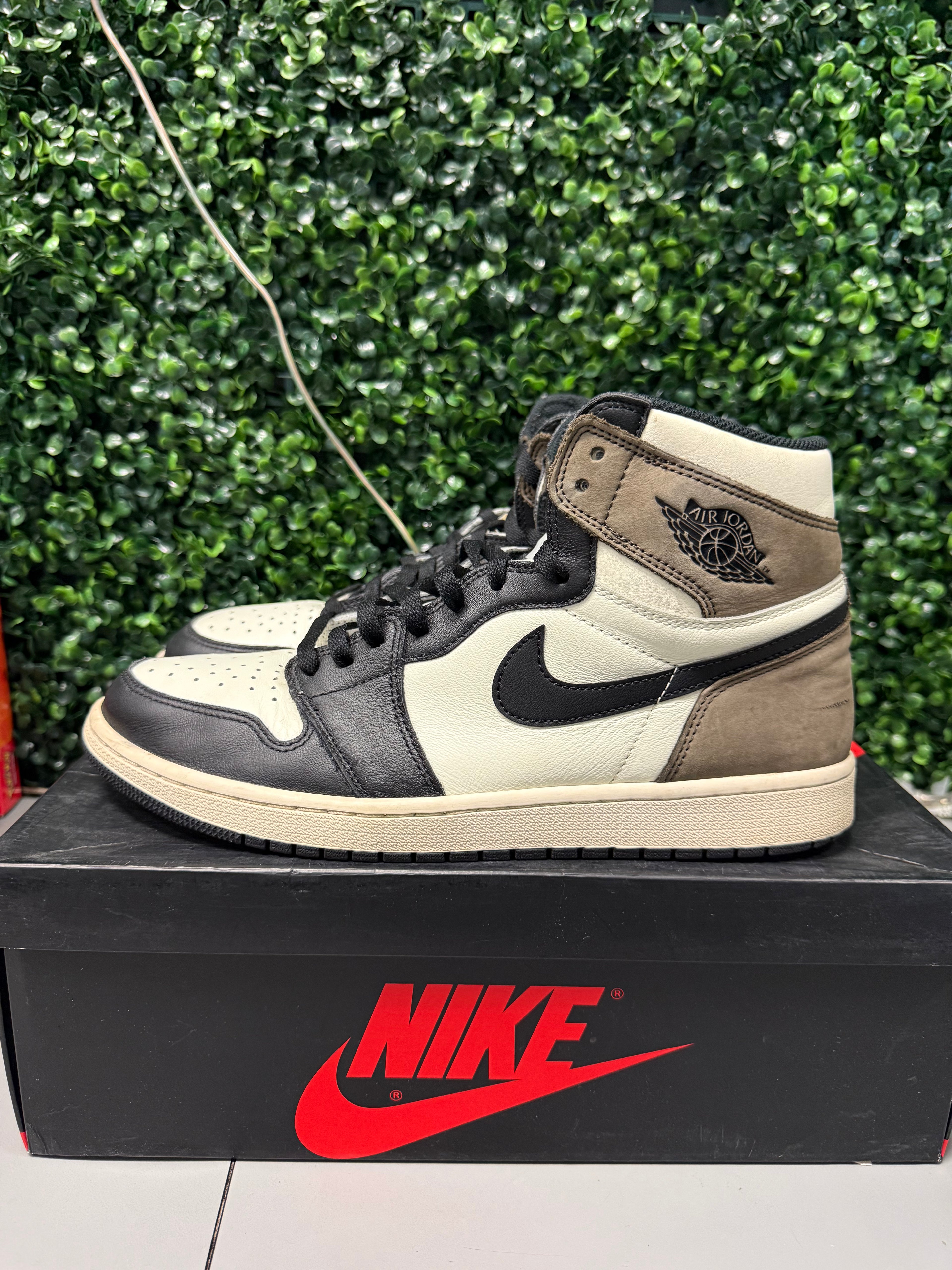 Jordan 1 High " Mocha" Size 12.5 Preowned