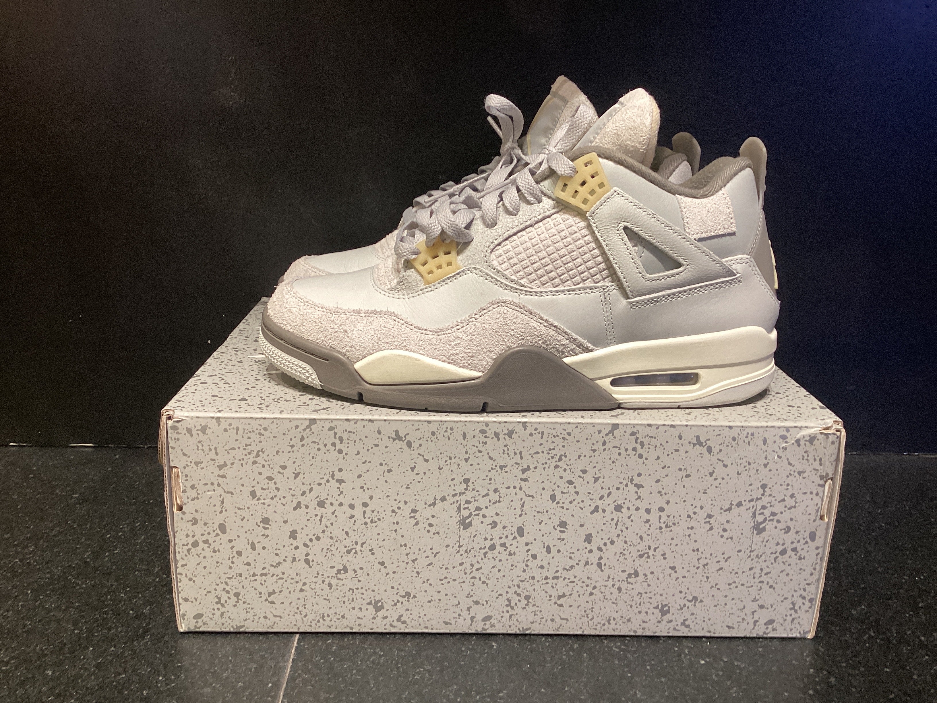 Jordan 4 “Craft Photon Dust” Preowned Size 10