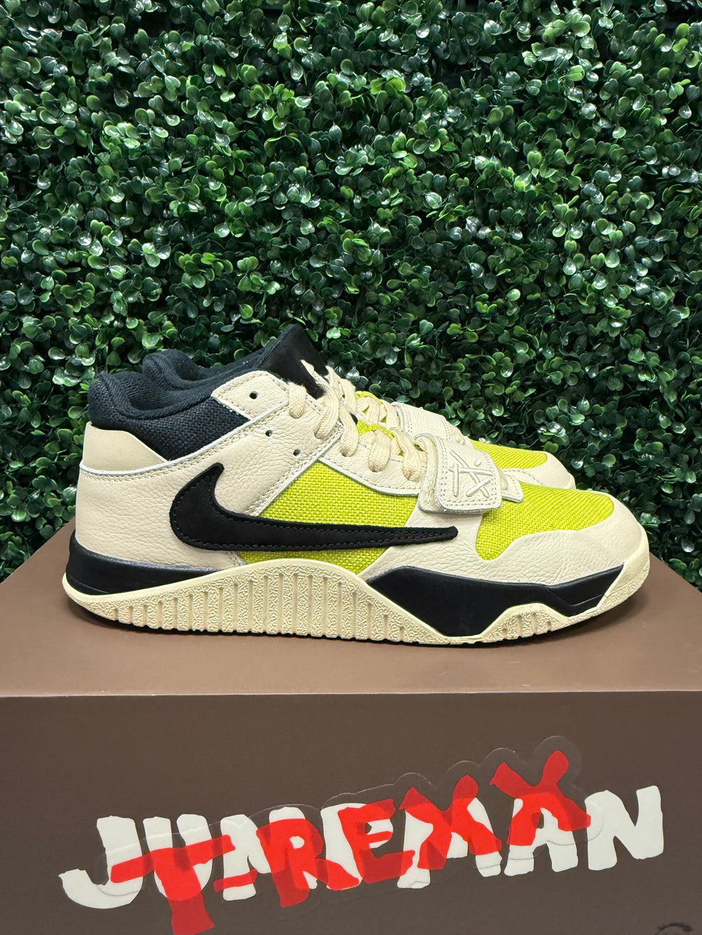 Jordan Jumpman Jack X Travis Scott "Bright Cactus" Size 9.5 Preowned