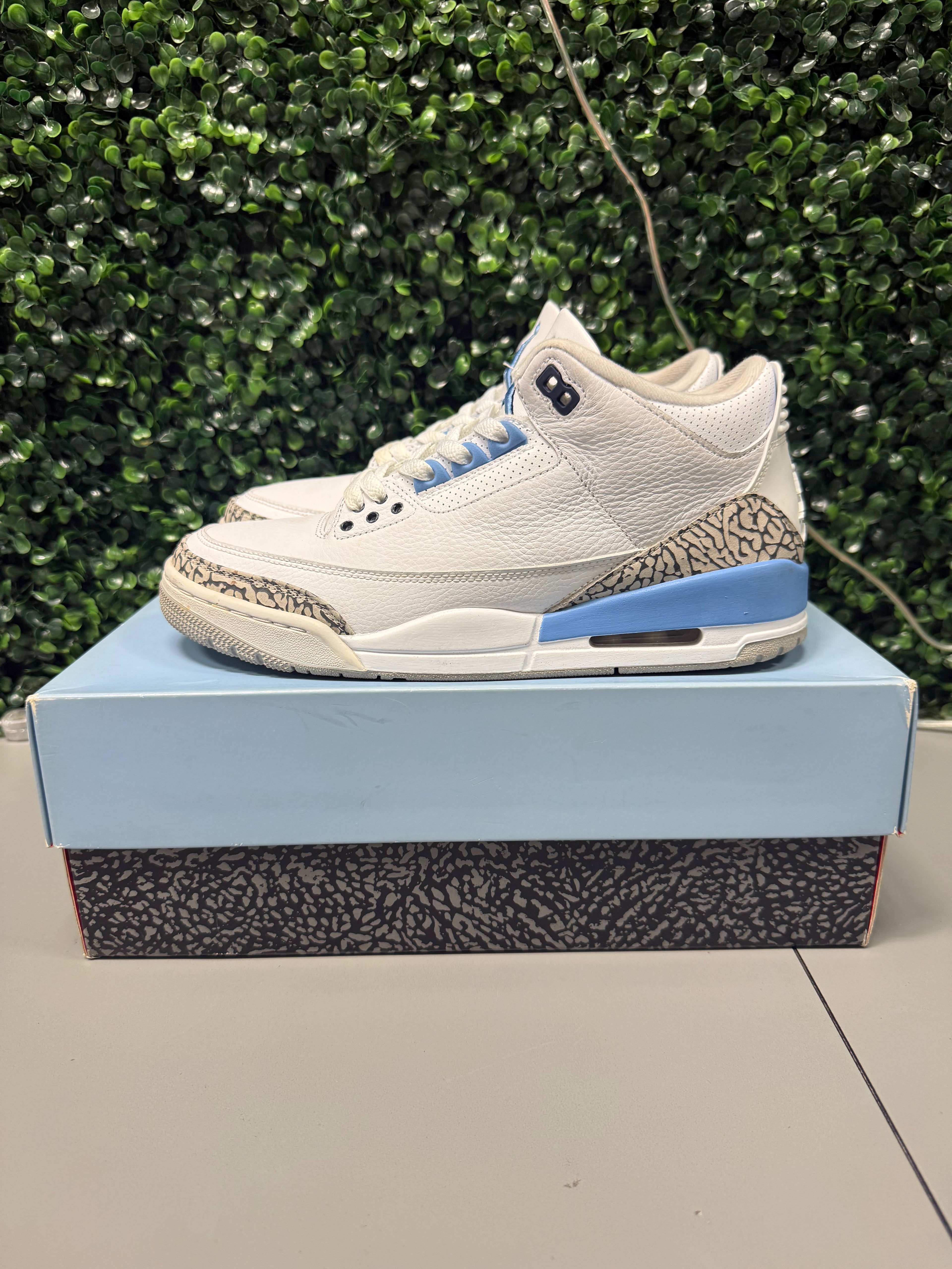 Jordan 3 Retro "UNC" Size 9 Preowned