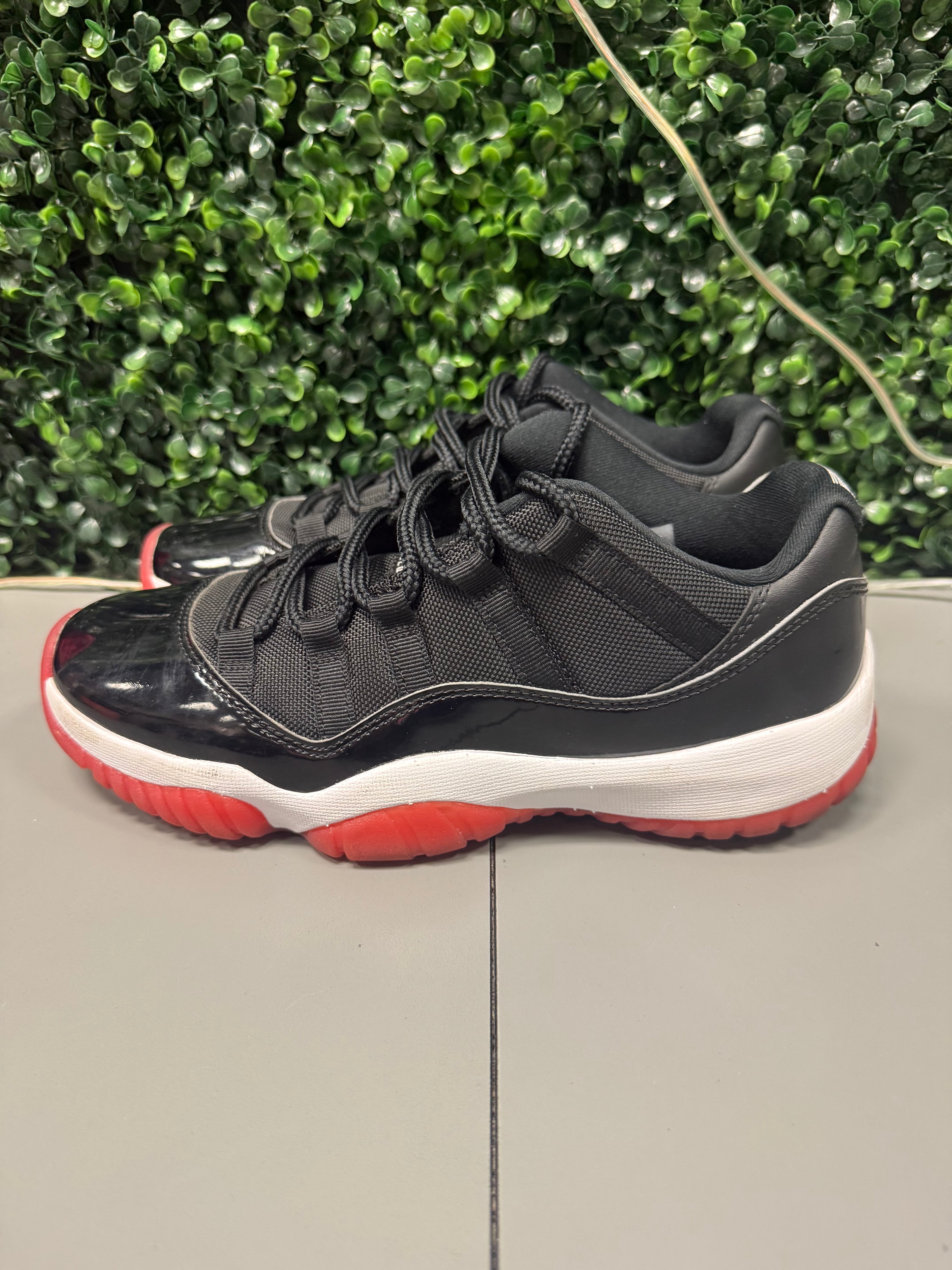 Jordan 11 Retro Low "Bred" Size 8.5 Preowned