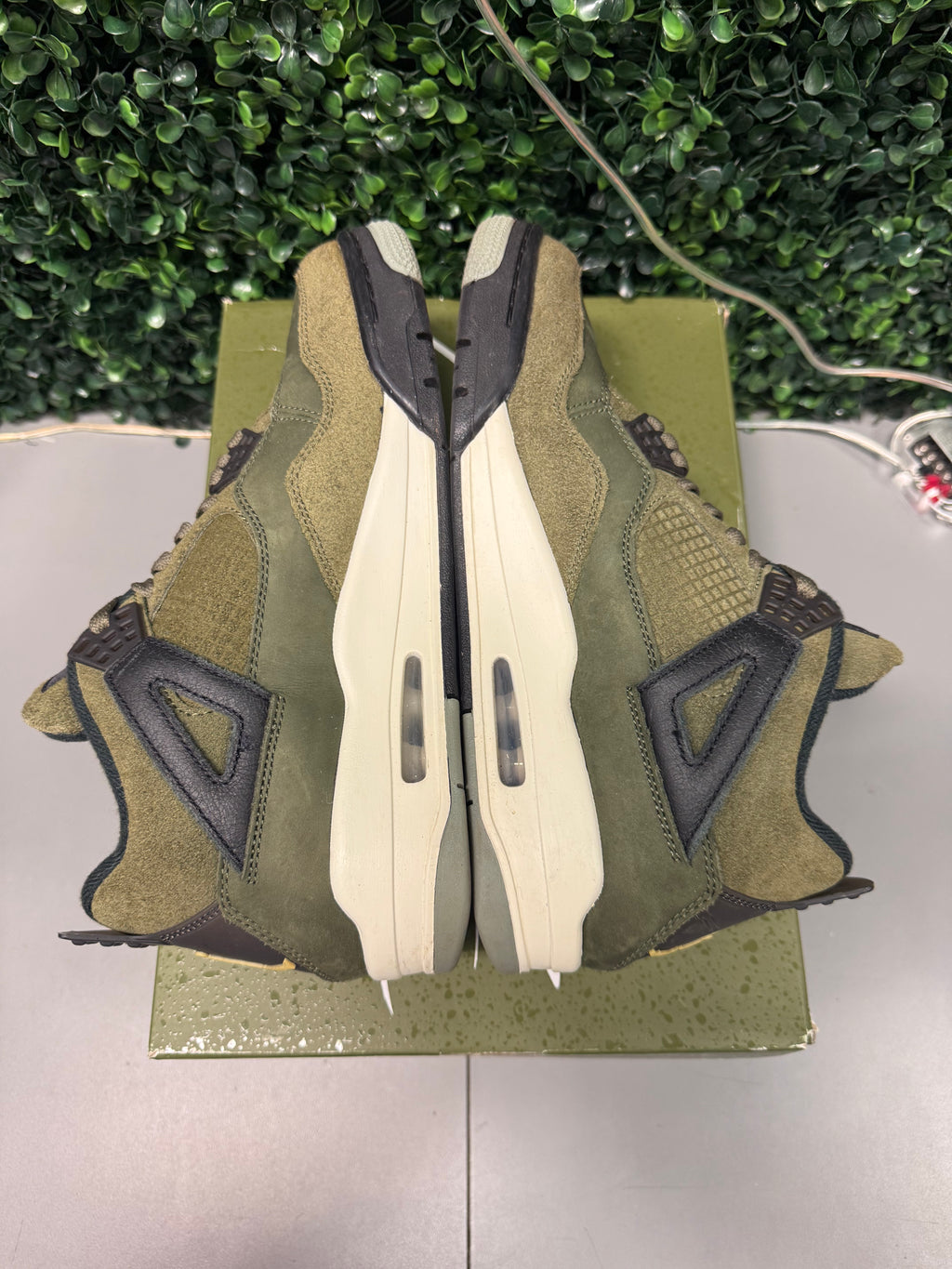Jordan 4 "Craft Olive" Size 9.5 Preowned