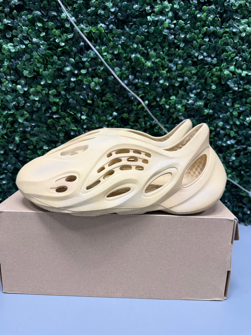 Yeezy Foam RNNR “Desert Sand” Size 12 Preowned