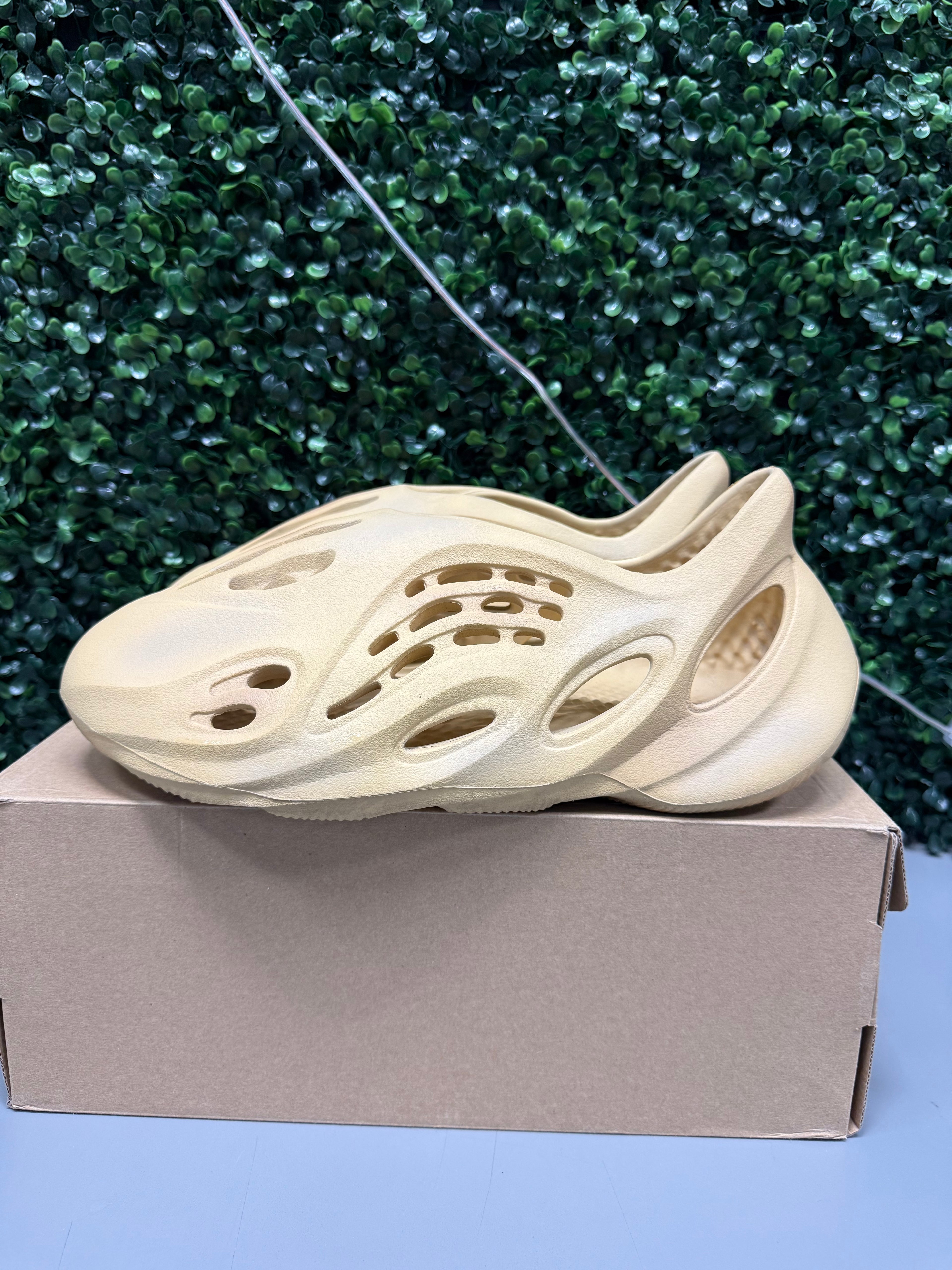 Yeezy Foam RNNR “Desert Sand” Size 12 Preowned