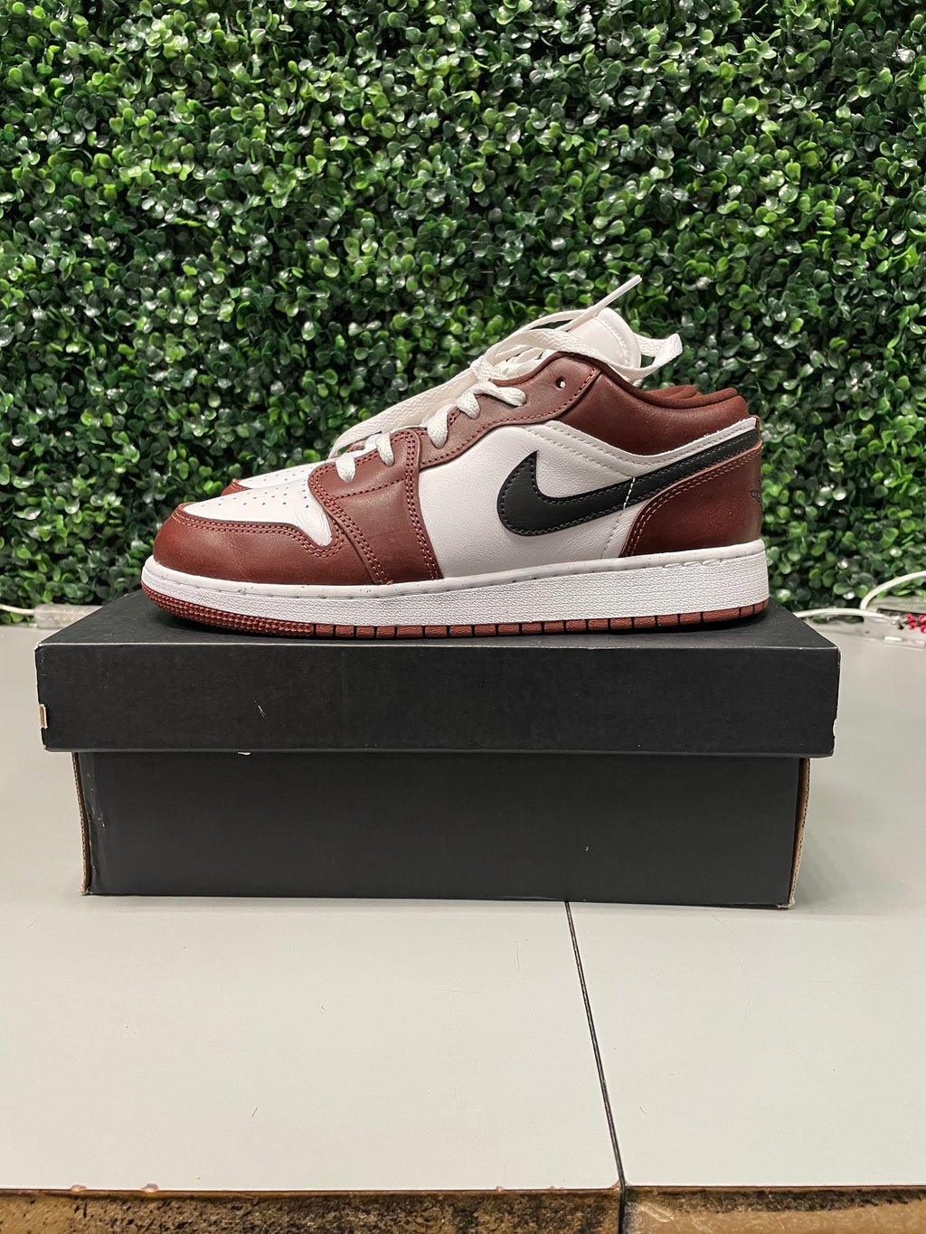 Jordan 1 Low SE "Dark Pony" (GS) Size 6.5Y Pre-owned