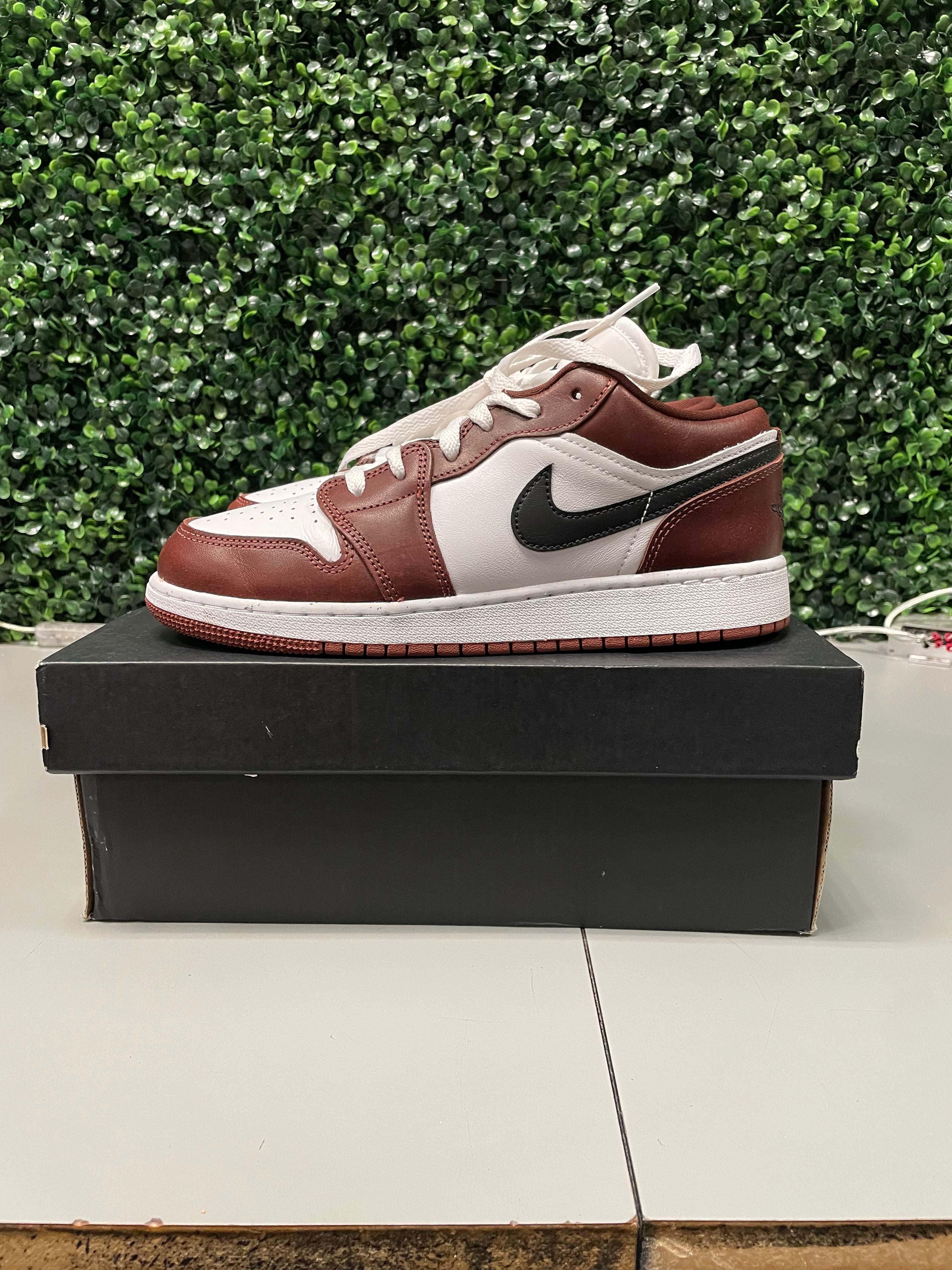 Jordan 1 Low SE "Dark Pony" (GS) Size 6.5Y Pre-owned