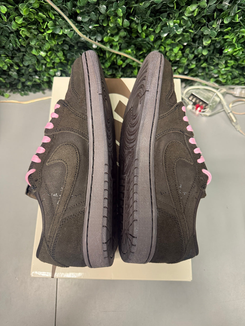 Jordan 1 Low X Travis Scott "Velvet" Size 7.5 Preowned