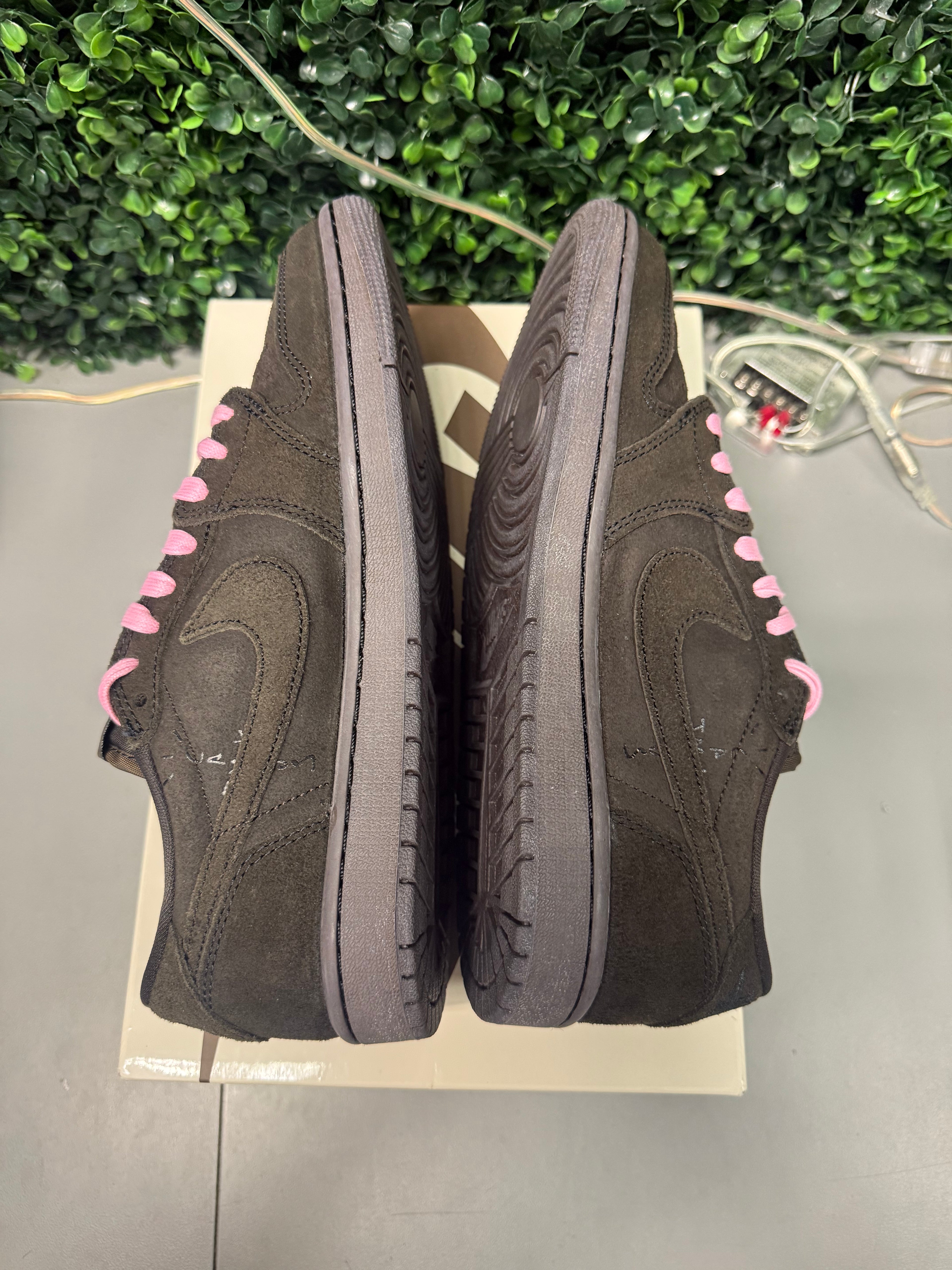 Jordan 1 Low X Travis Scott "Velvet" Size 7.5 Preowned
