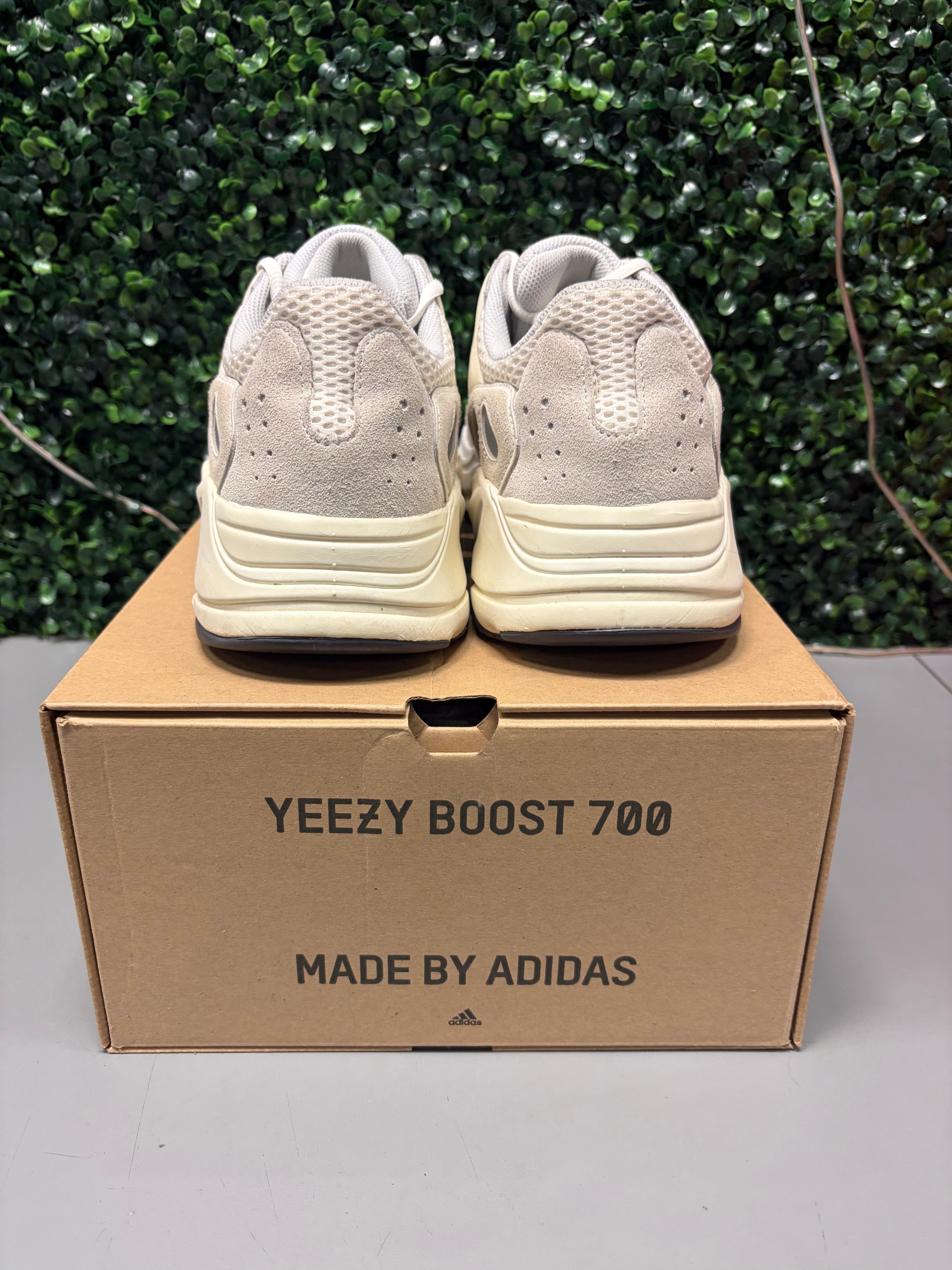 Yeezy Boost 700 "Analog" Size 13 Preowned