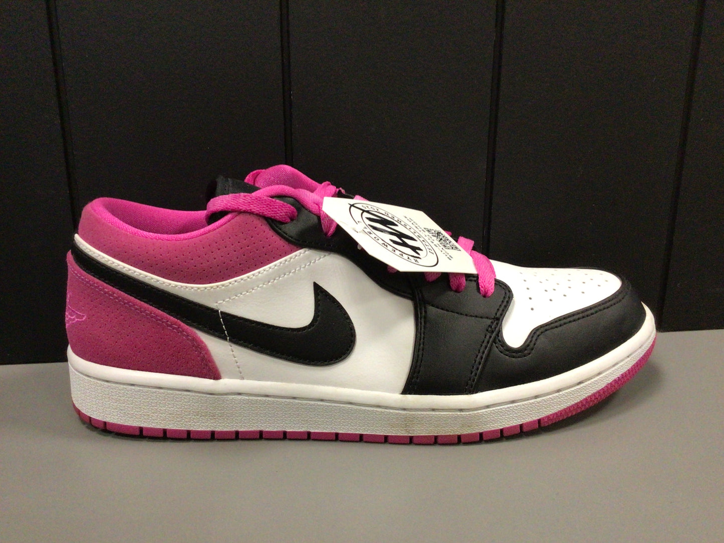 Jordan 1 Low “Active Fuchsia” Size 9.5 Preowned