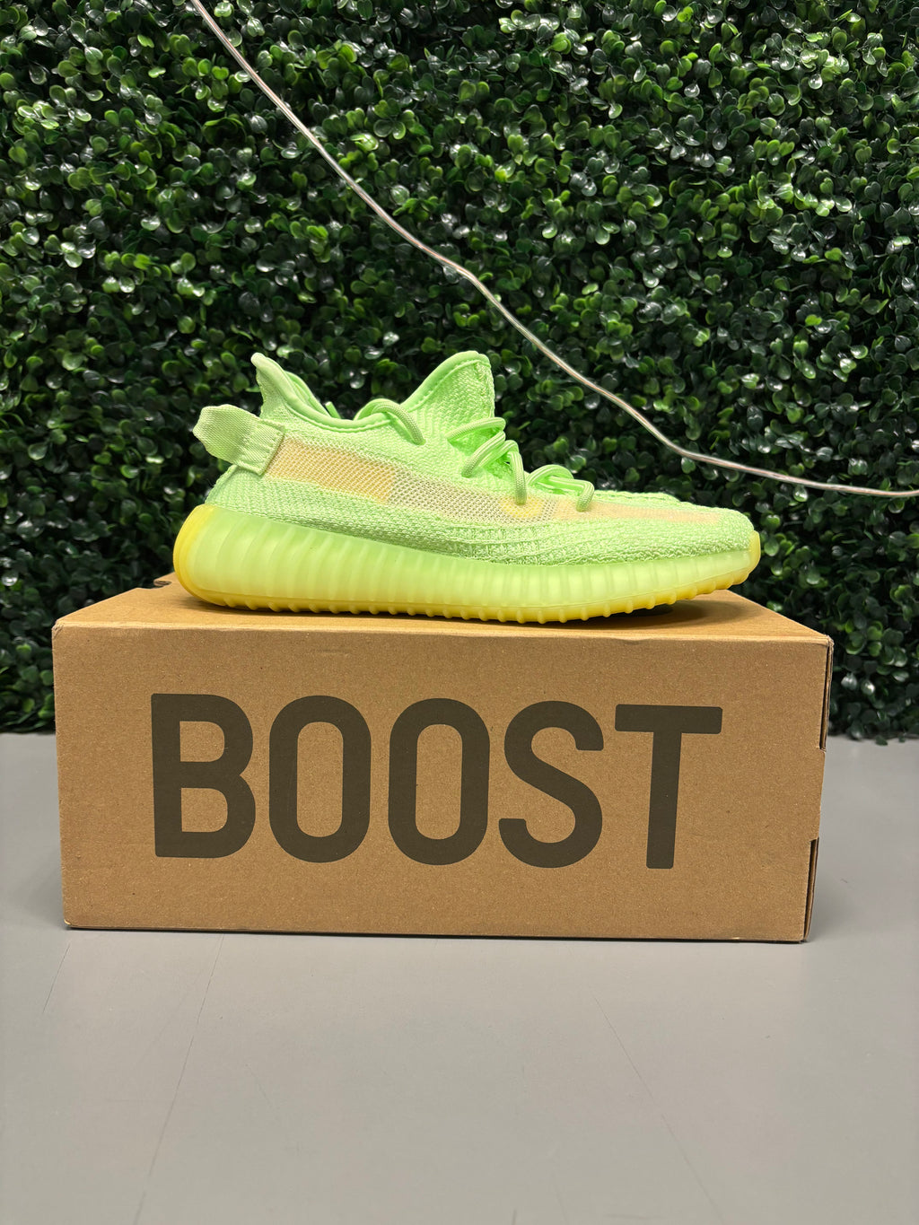 Yeezy 350 V2 "Glow" Size 4.5 Preowned
