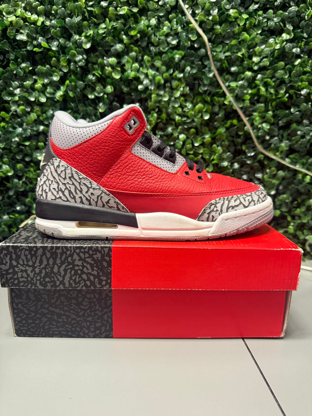 Jordan 3 "Fire Red SE" Size 5Y Preowned