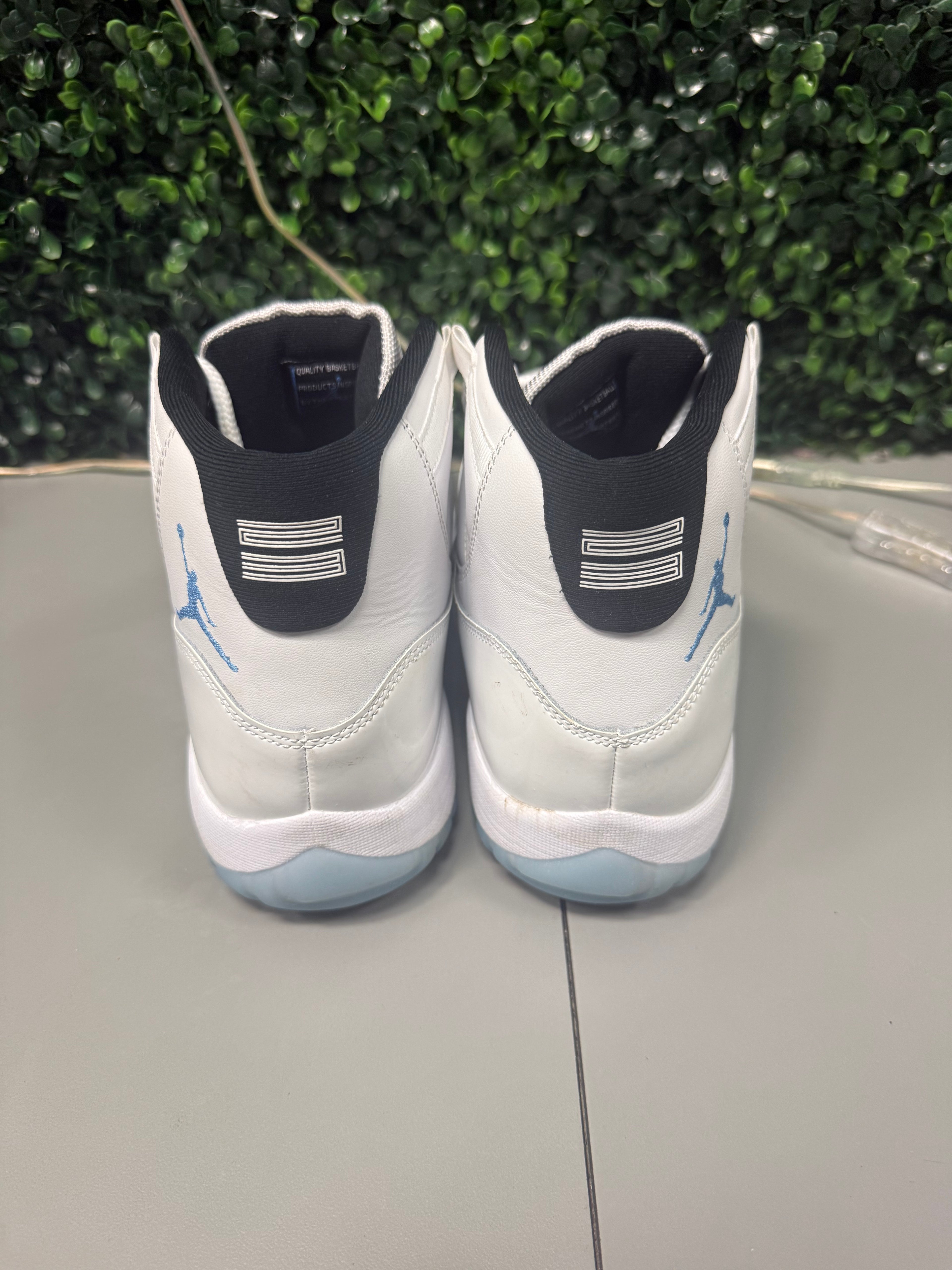 Jordan 11 Retro "Legend Blue" Size 10.5 Preowned
