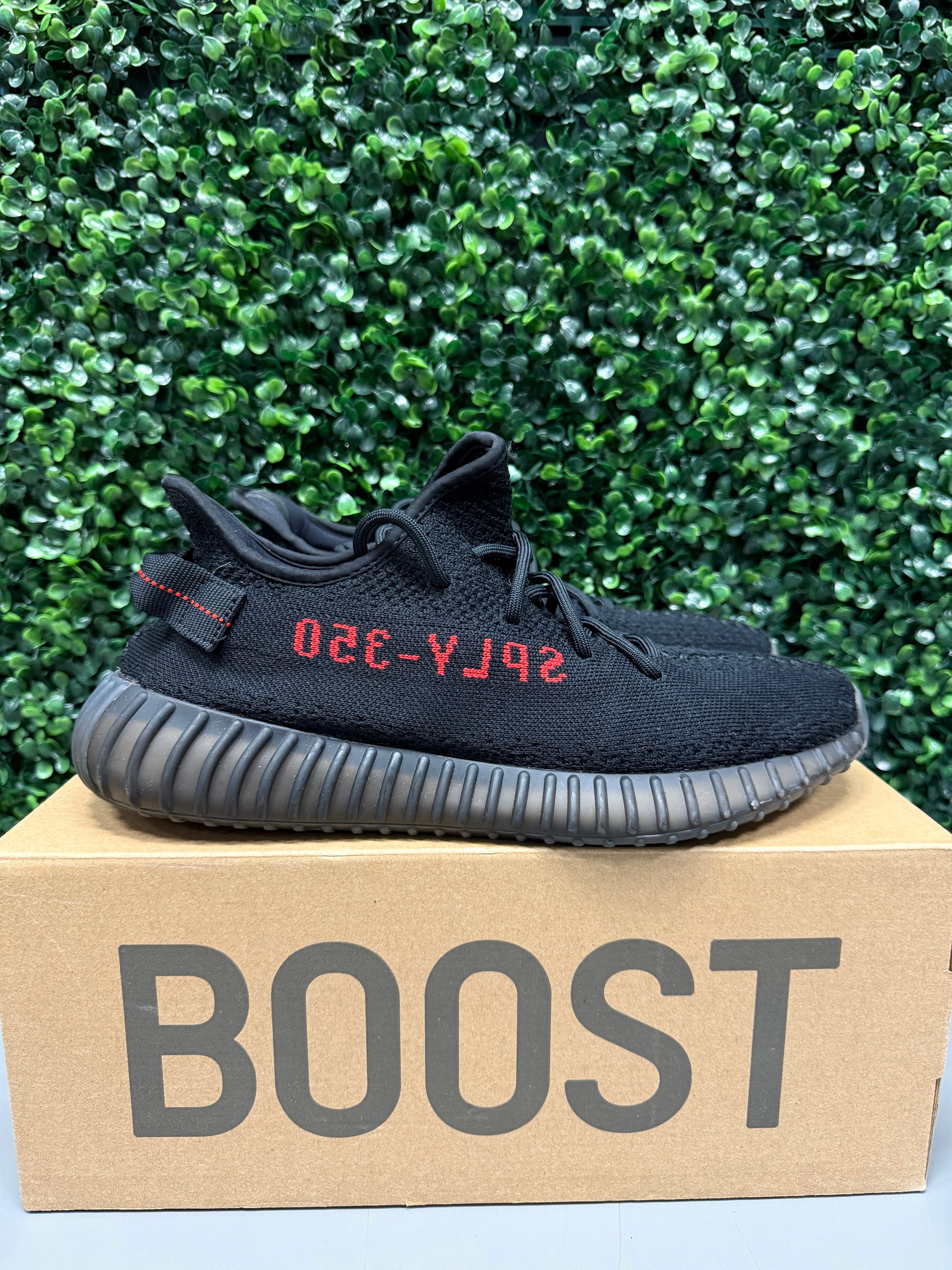 Yeezy 350 V2 "Bred" Size 10.5 Preowned