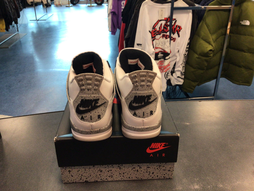 Jordan 4 Retro “White Cement” (2025) Preowned (VNDS) size 11M