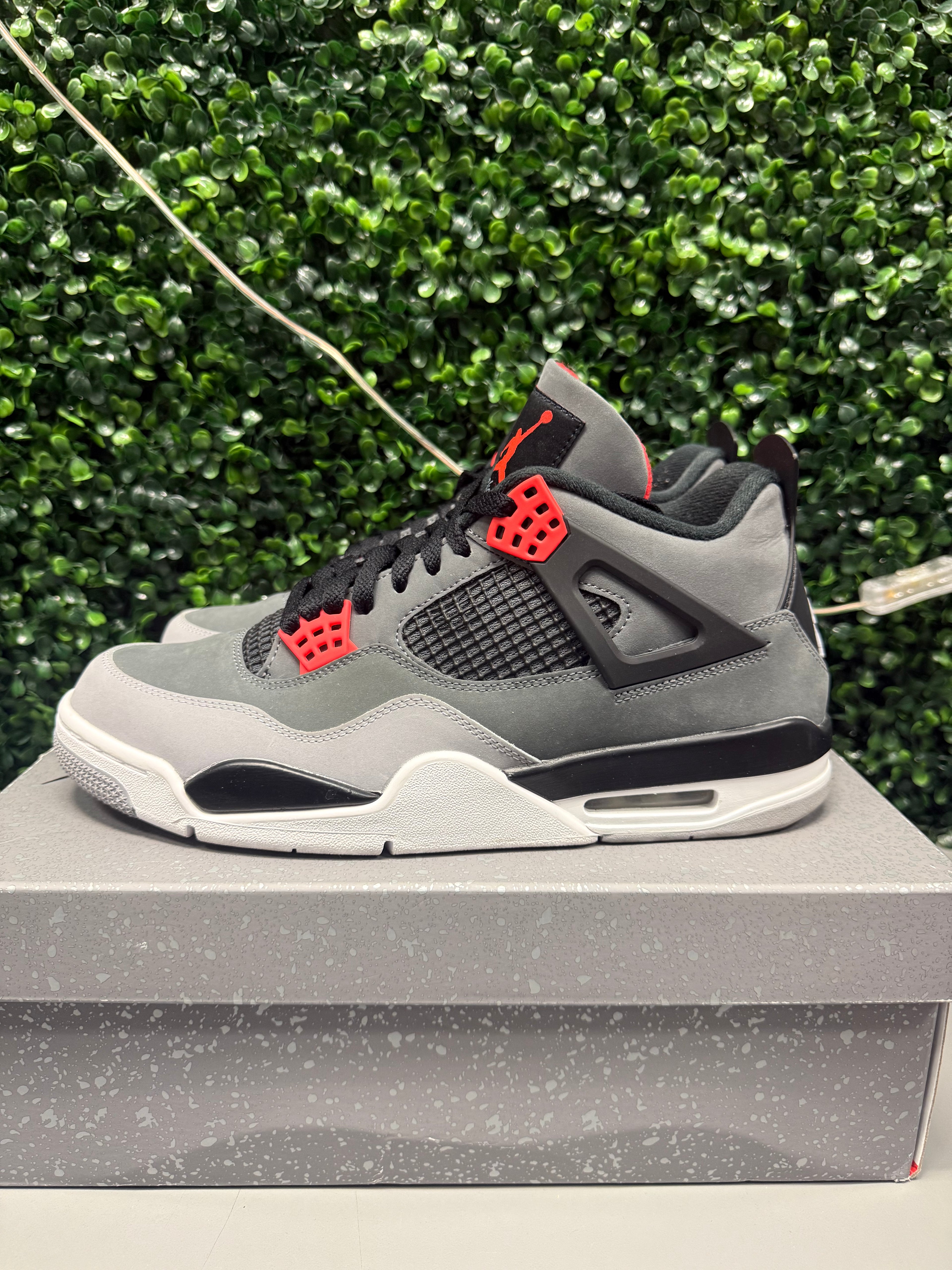 Jordan 4 "Infrared" Size 11 Preowned