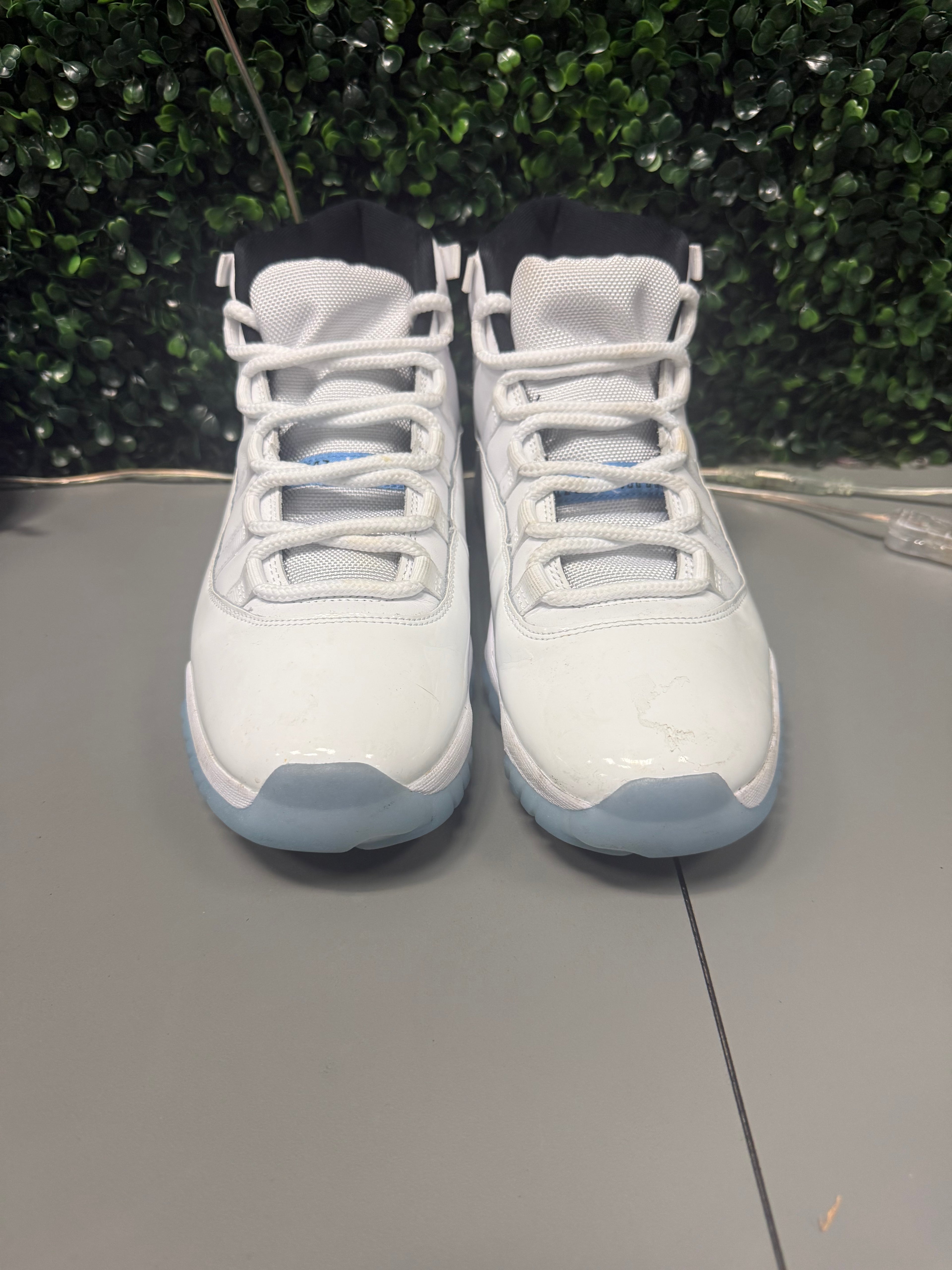 Jordan 11 Retro "Legend Blue" Size 10.5 Preowned