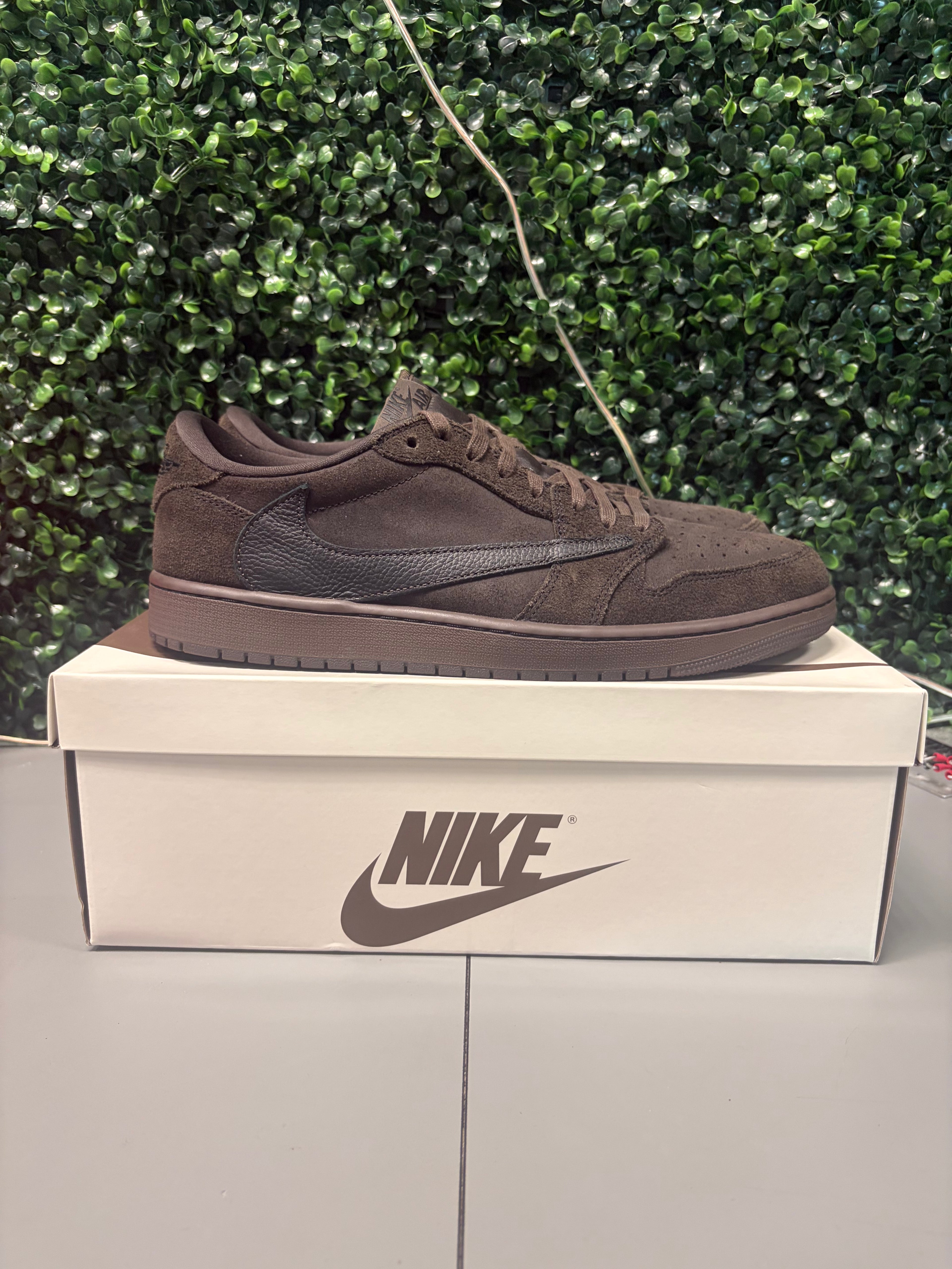 Jordan 1 Retro Low OG SP Travis Scott "Velvet Brown" Size 12 Preowned