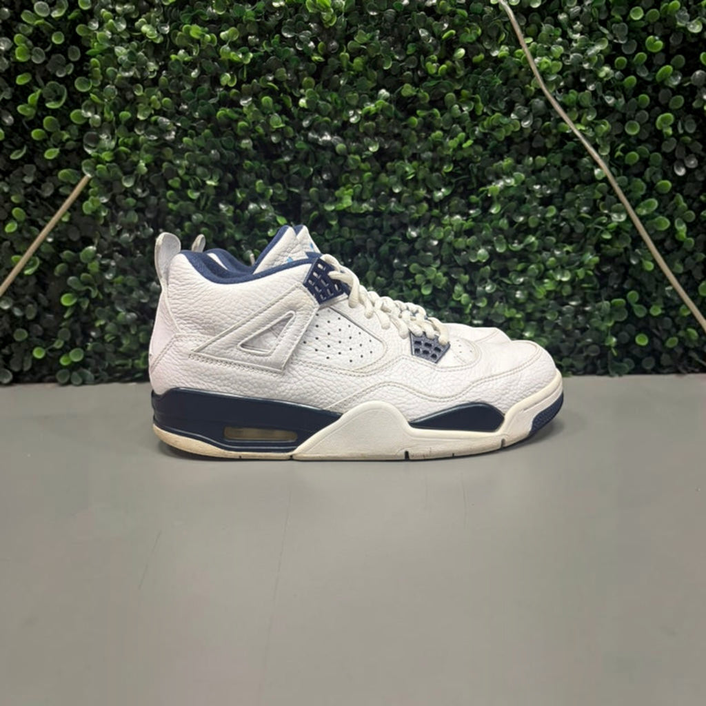 Jordan 4 "Columbia" Size 9 Preowned