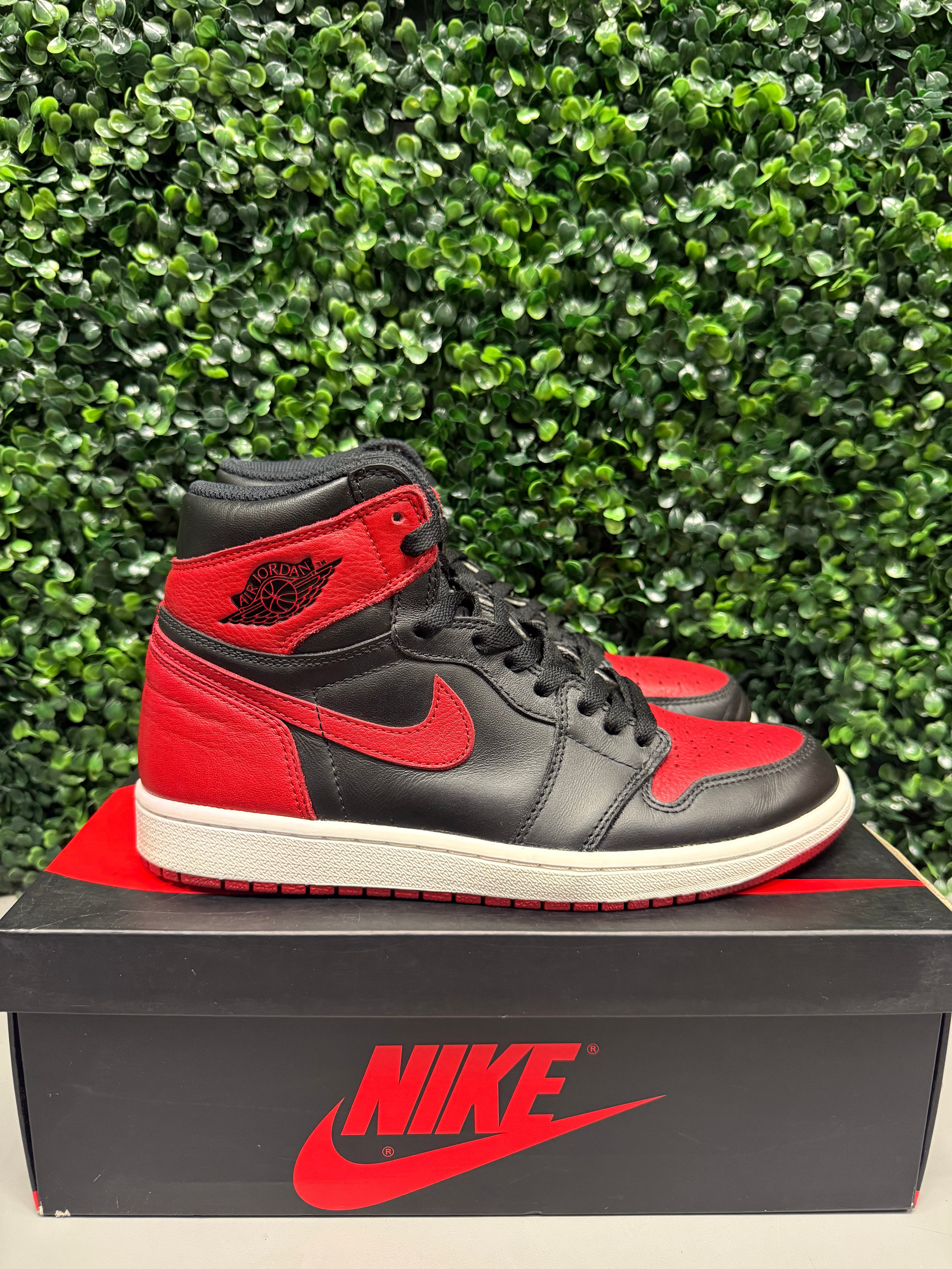 Jordan 1 High "Bred Banned" Size 8.5 Preowned