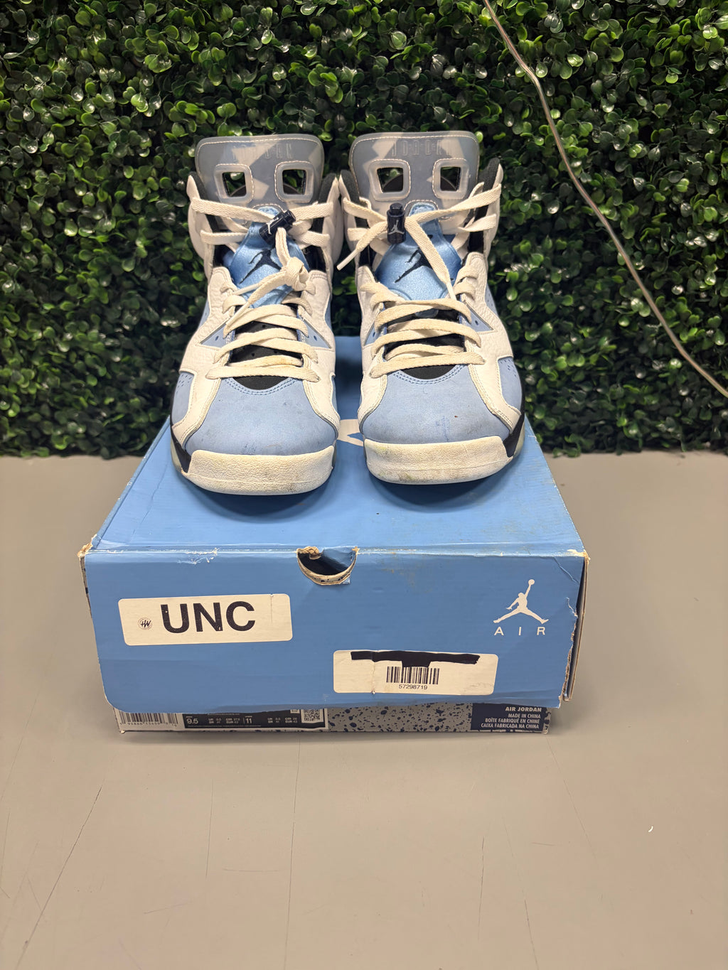 Jordan 6 "UNC" Size 9.5 Preowned