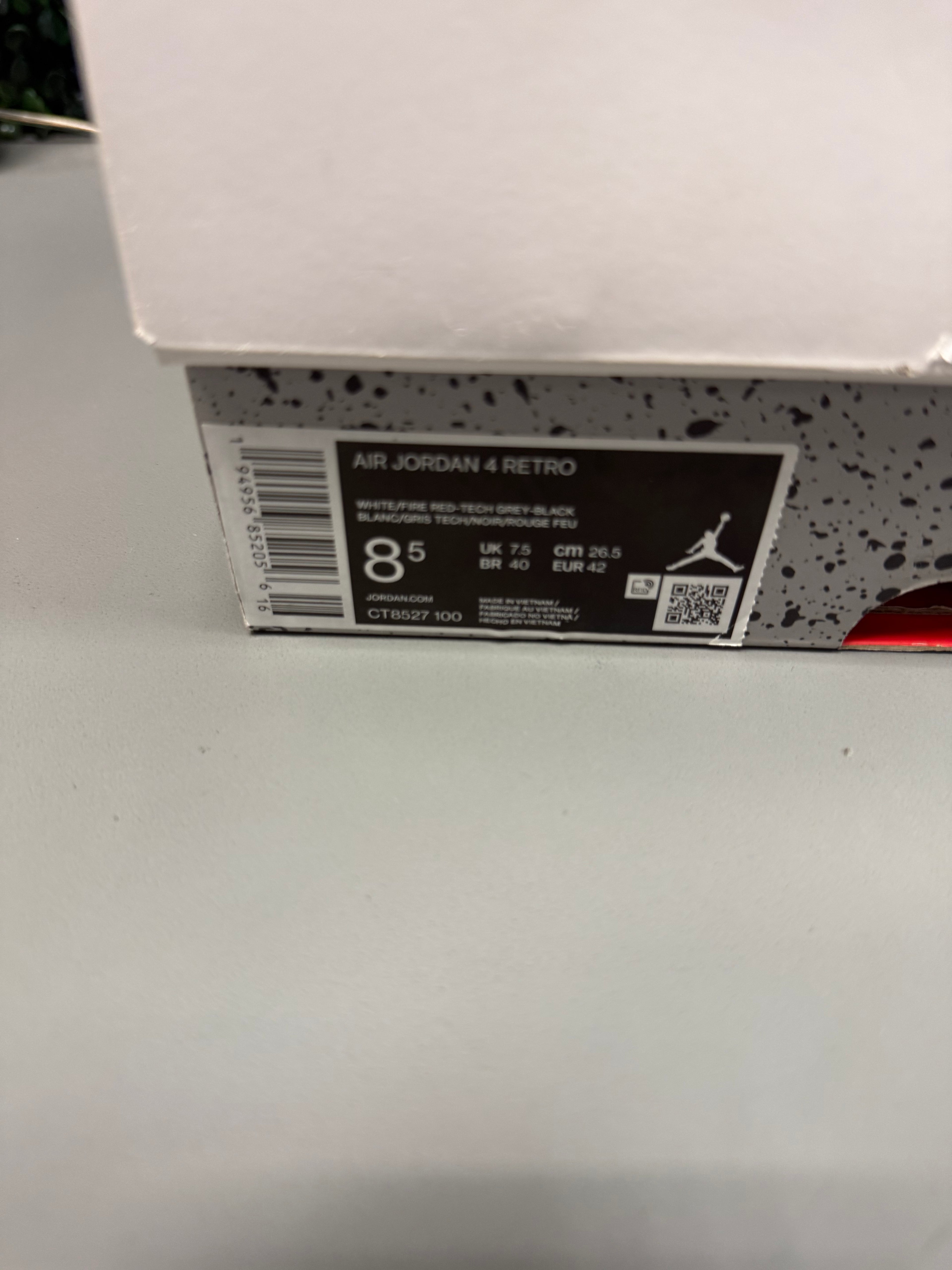 Jordan 4 "White Oreo" Size 8.5 Preowned