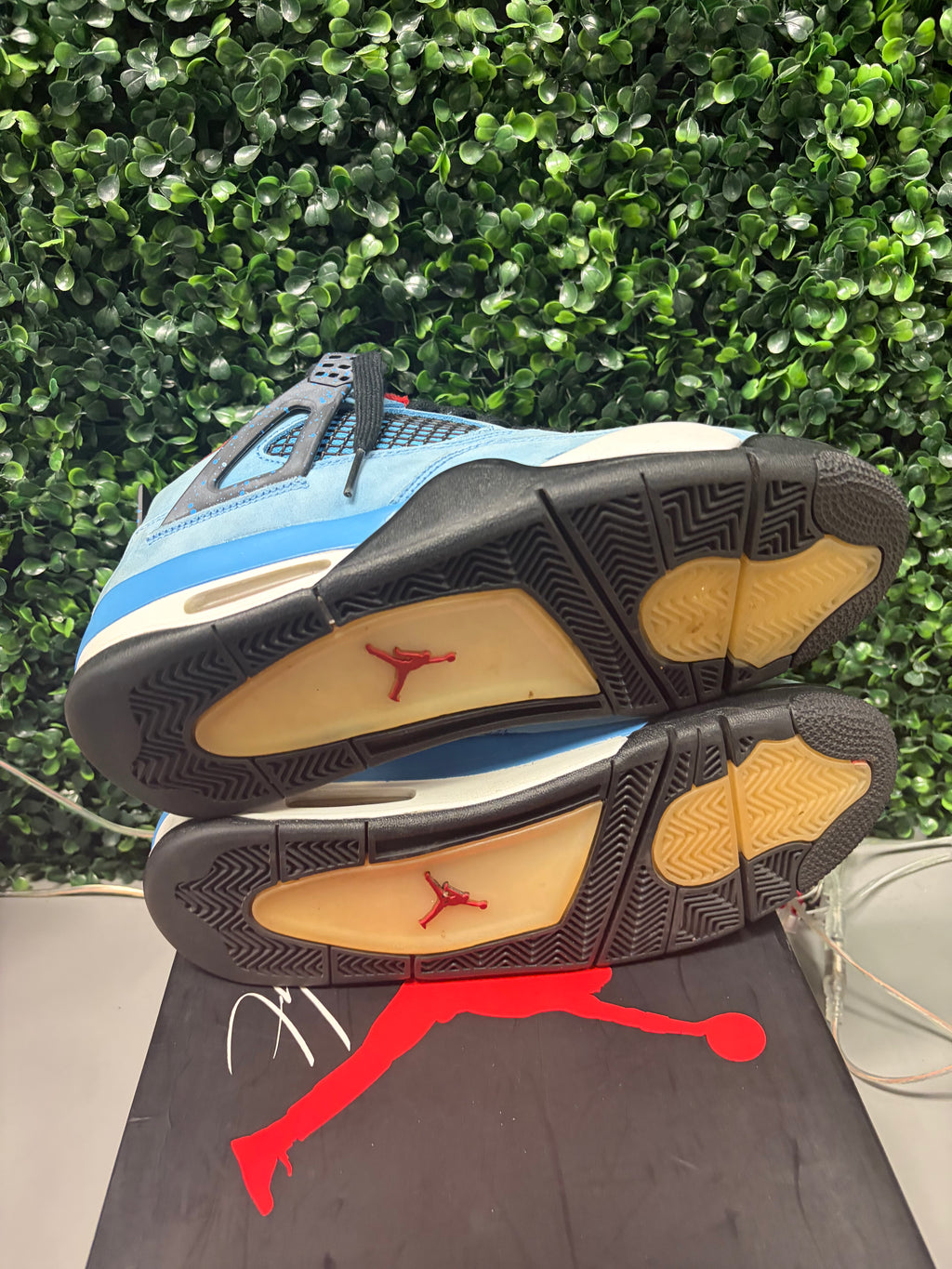 Jordan 4 Retro "Travis Scott Cactus Jack" Size 8.5 Preowned