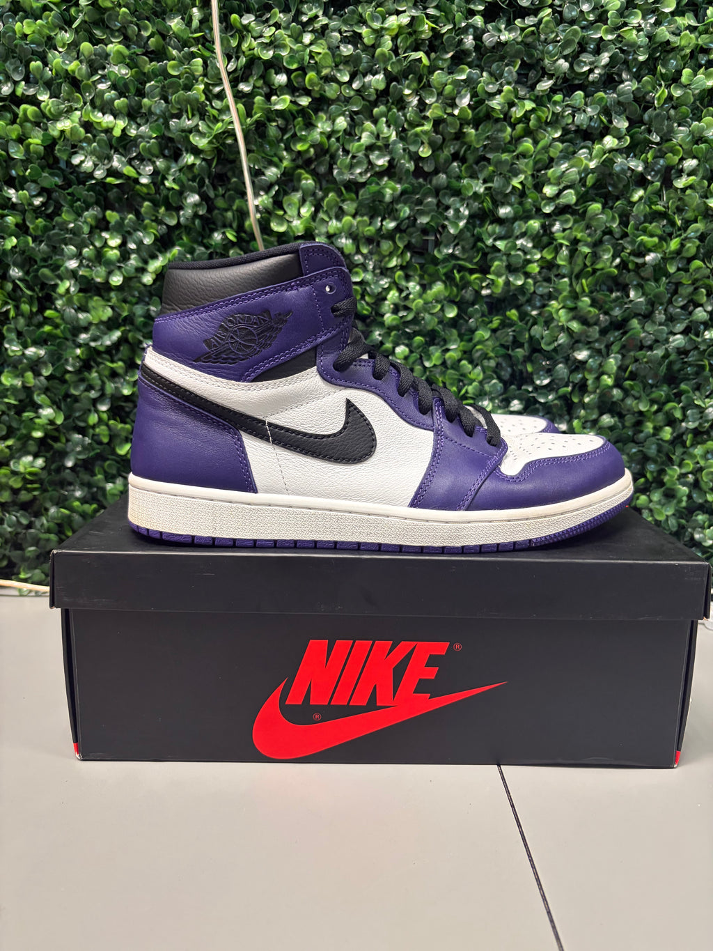 Jordan 1 Retro High "Court Purple White" Size 9.5 Preowned