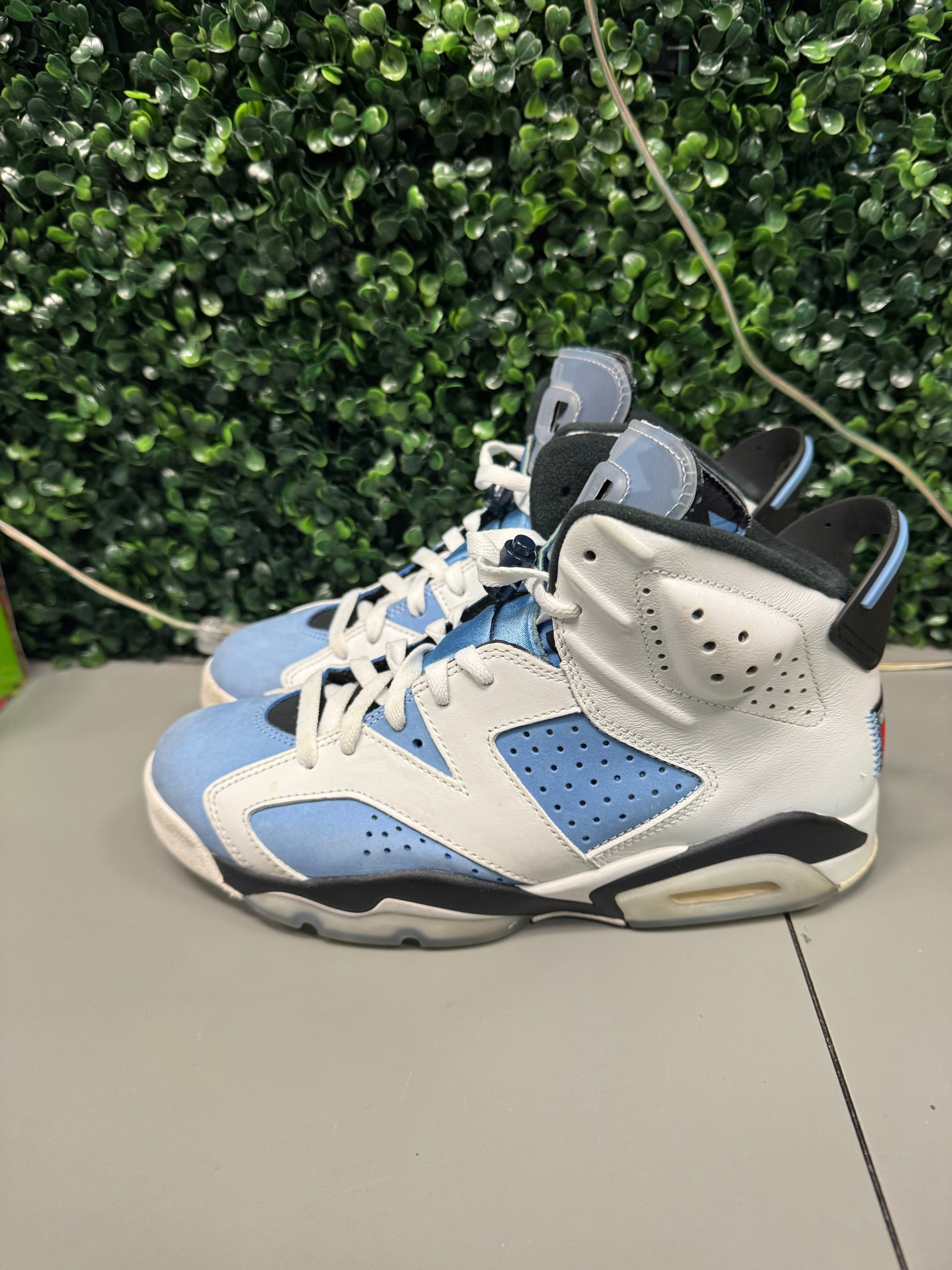 Jordan 6 "UNC" Size 8.5 Preowned