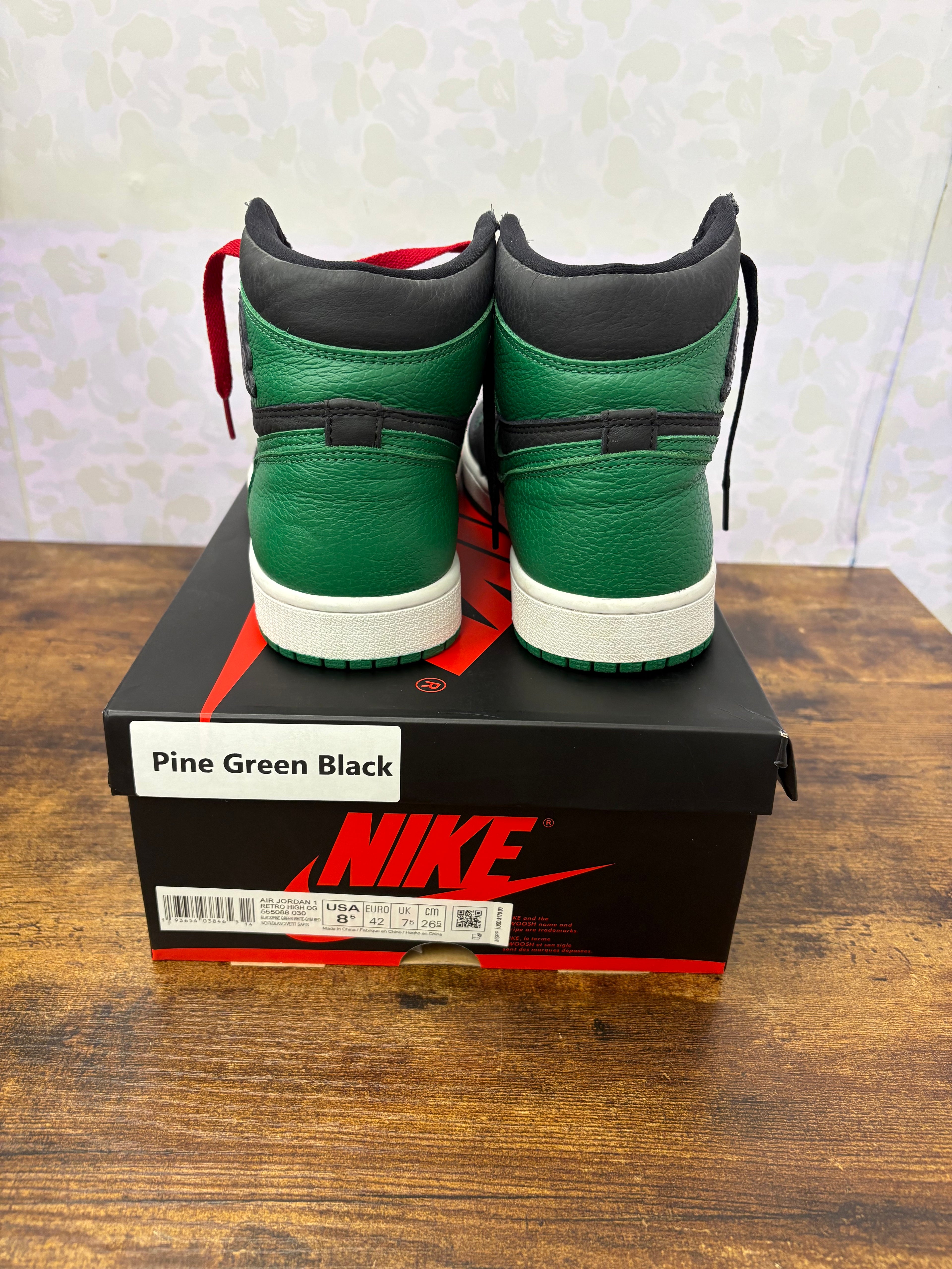 Jordan 1 “Pine Green Black” Size 8.5 Preowned