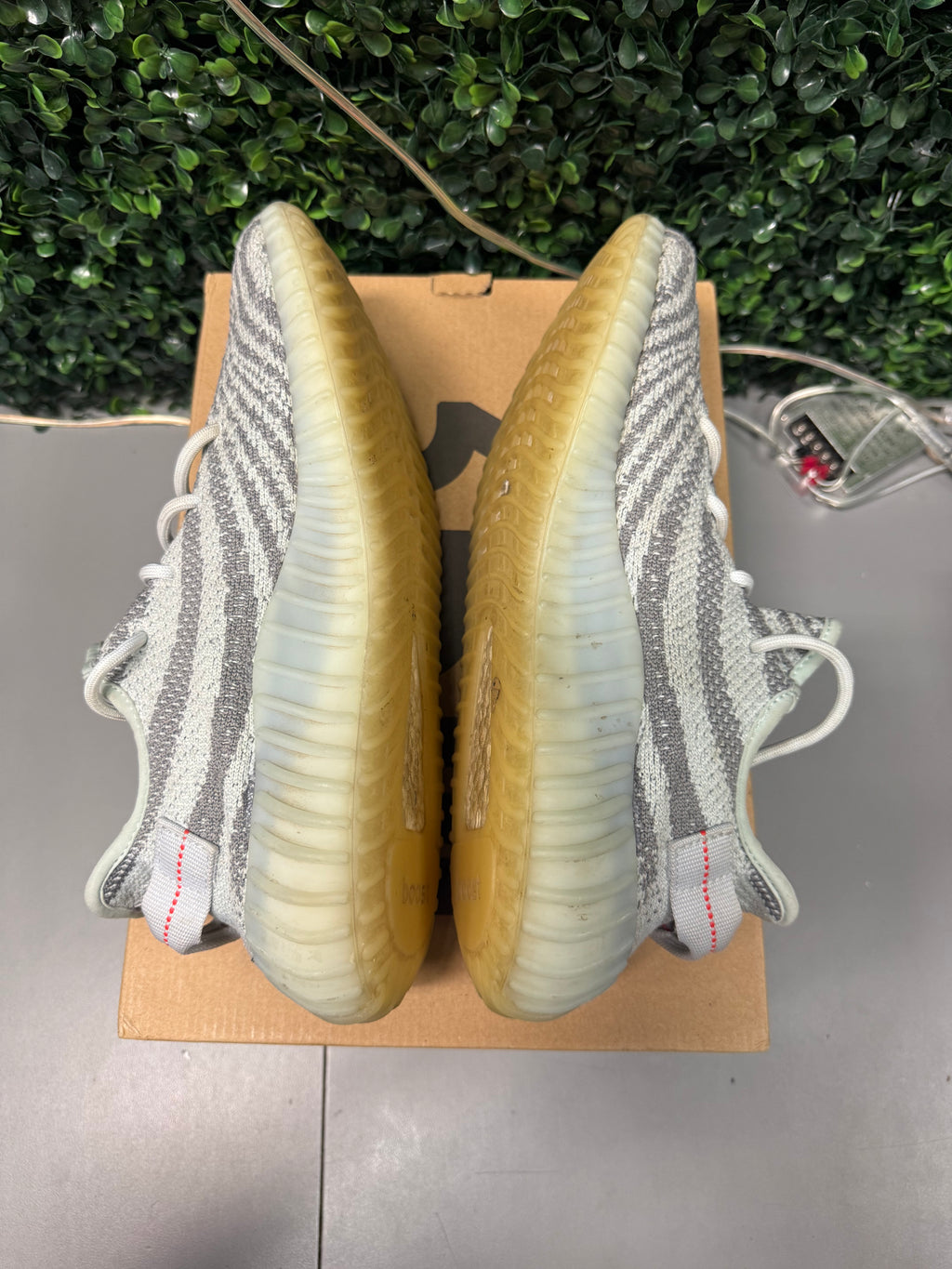 Yeezy 350 V2 "Blue Tint" Size 9 Preowned