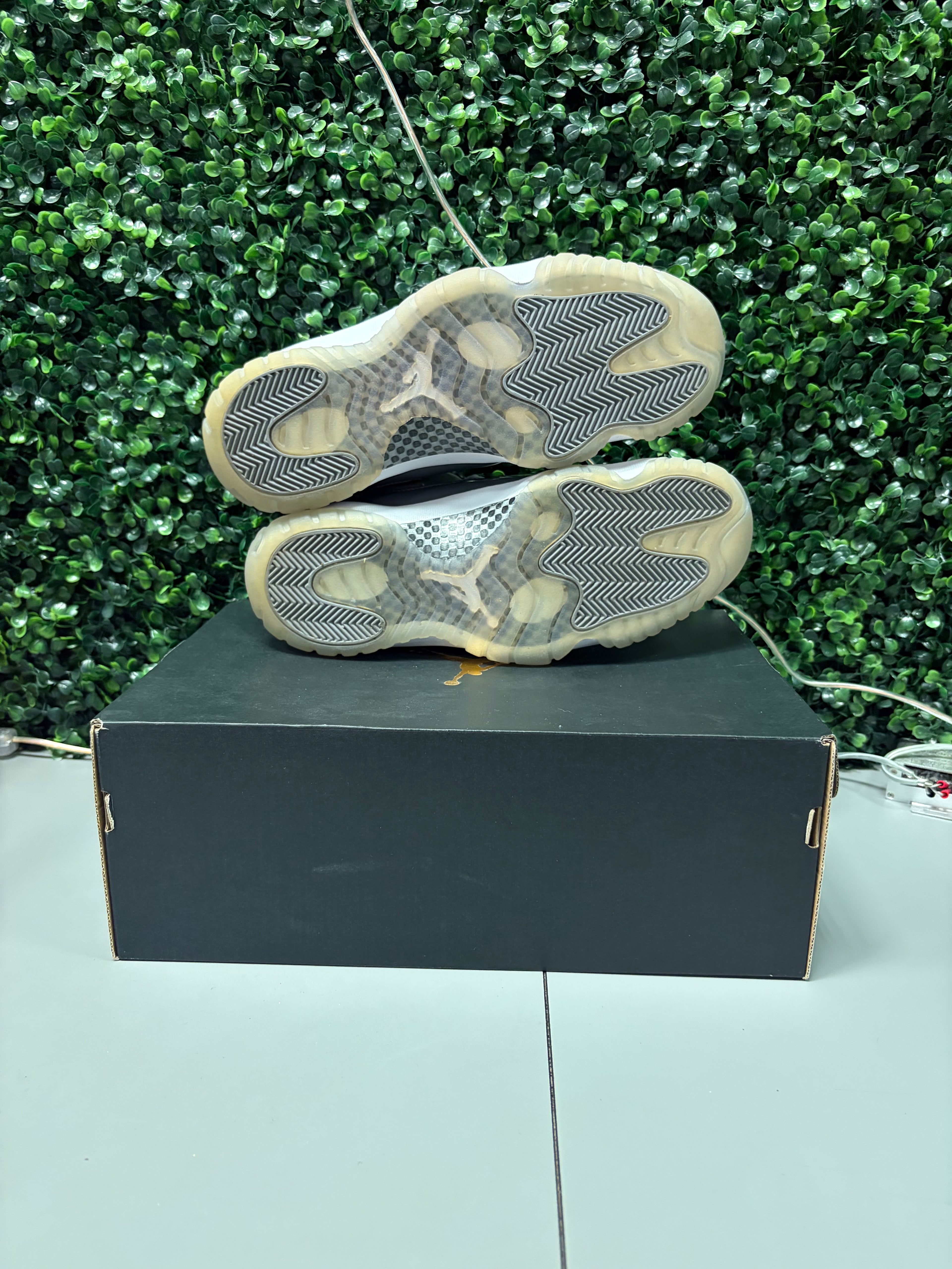 Jordan 11 Retro Low "Cool Grey" Size 9.5 Preowned