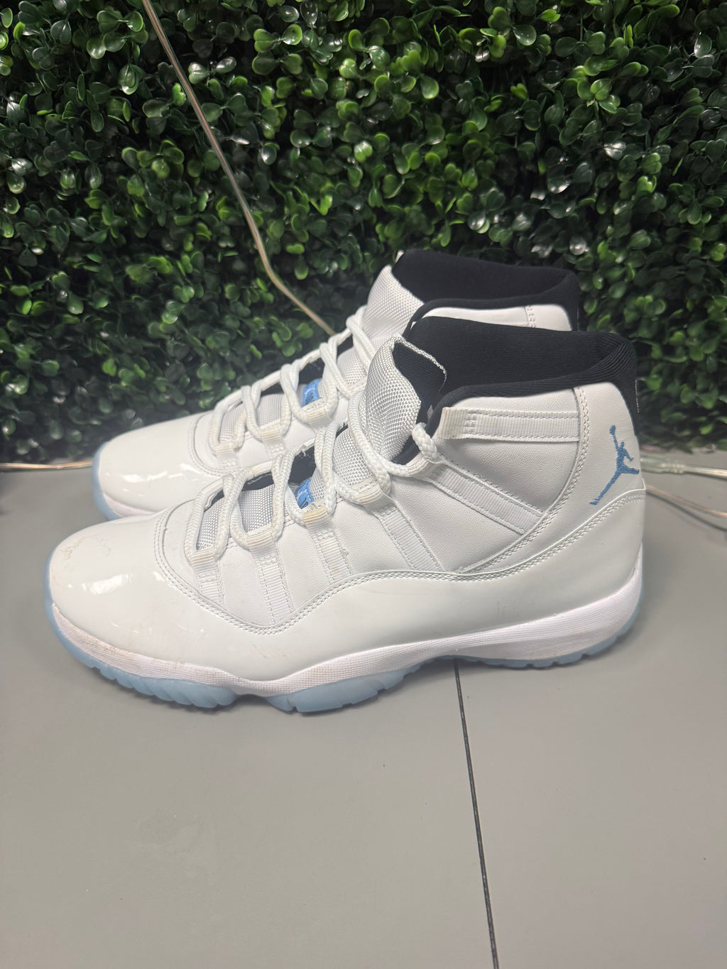 Jordan 11 Retro "Legend Blue" Size 10.5 Preowned