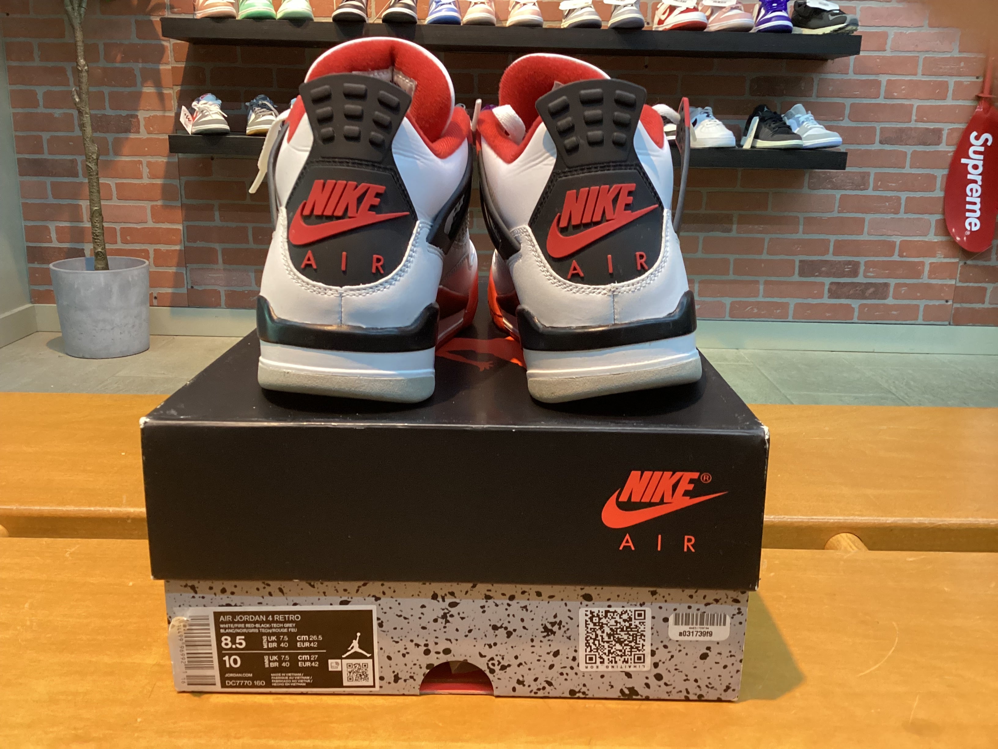 Jordan 4 Fire Red Size 8 Preowned