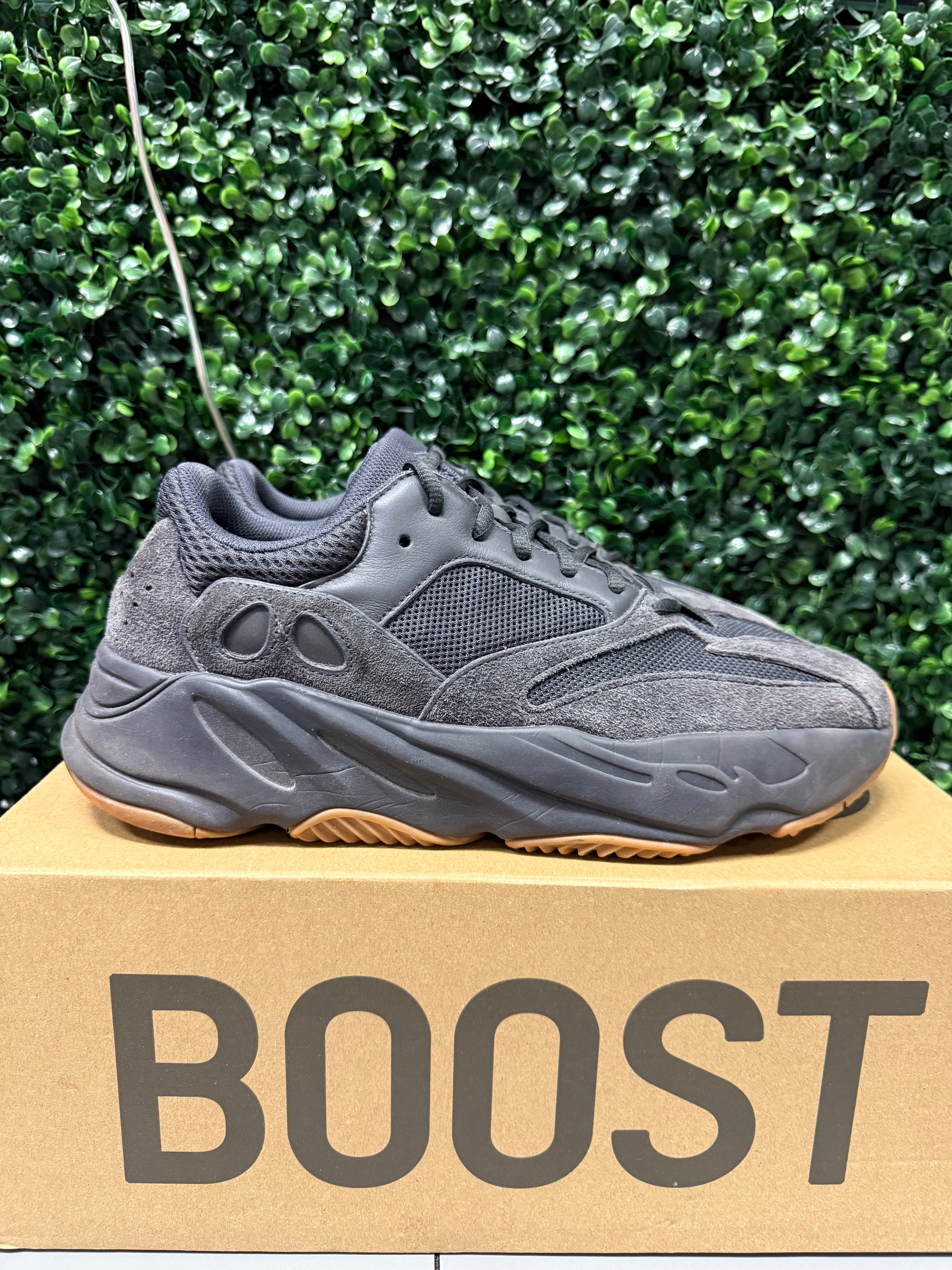 Yeezy 700 "Utility Black" Size 11 Preowned
