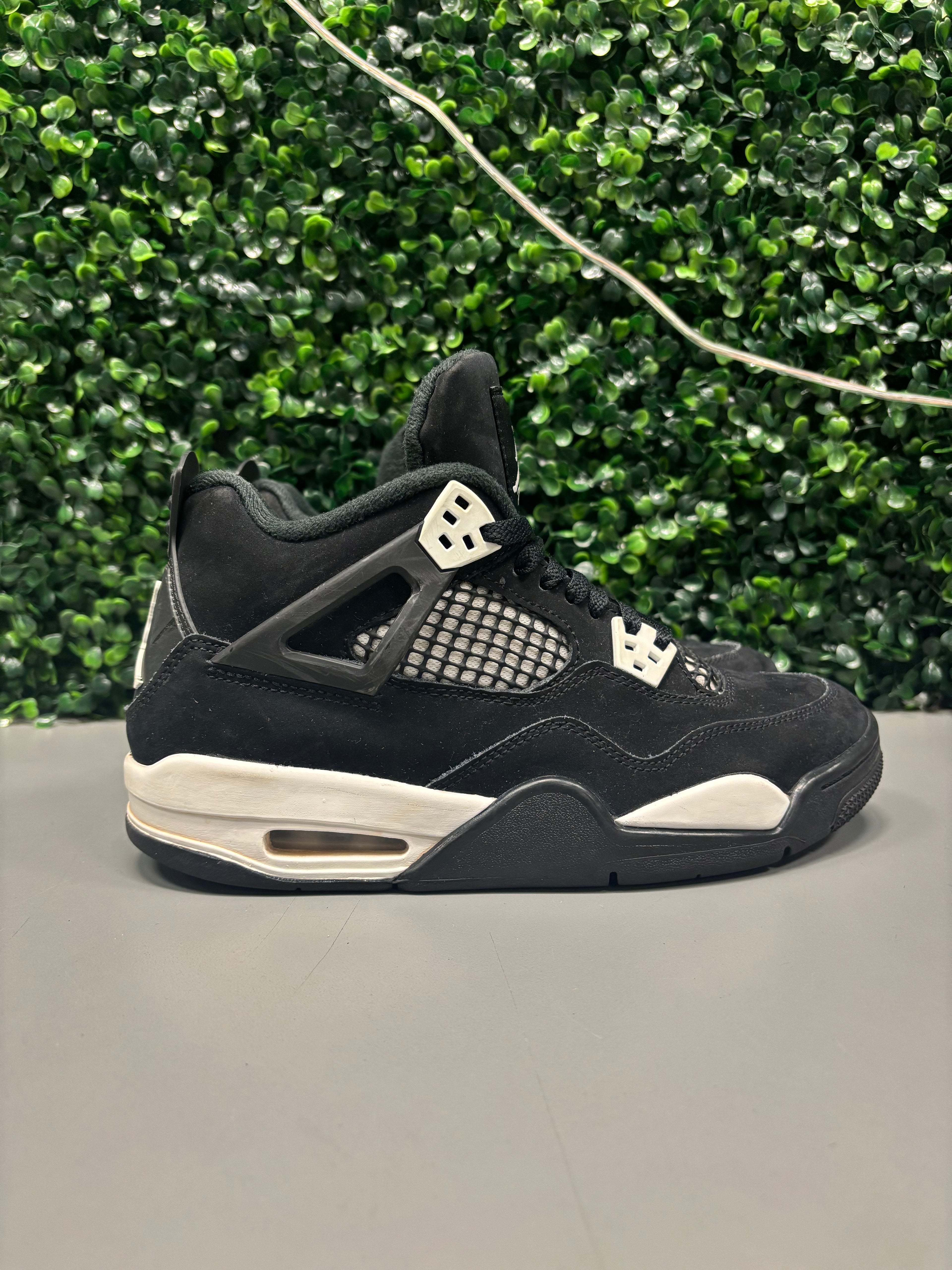 Jordan 4 "White Thunder" Size 7Y Preowned