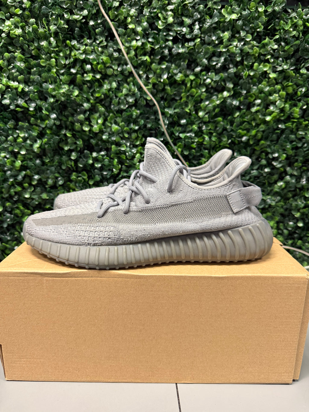 Yeezy 350 V2 "Steel Grey" Size 10.5 Preowned