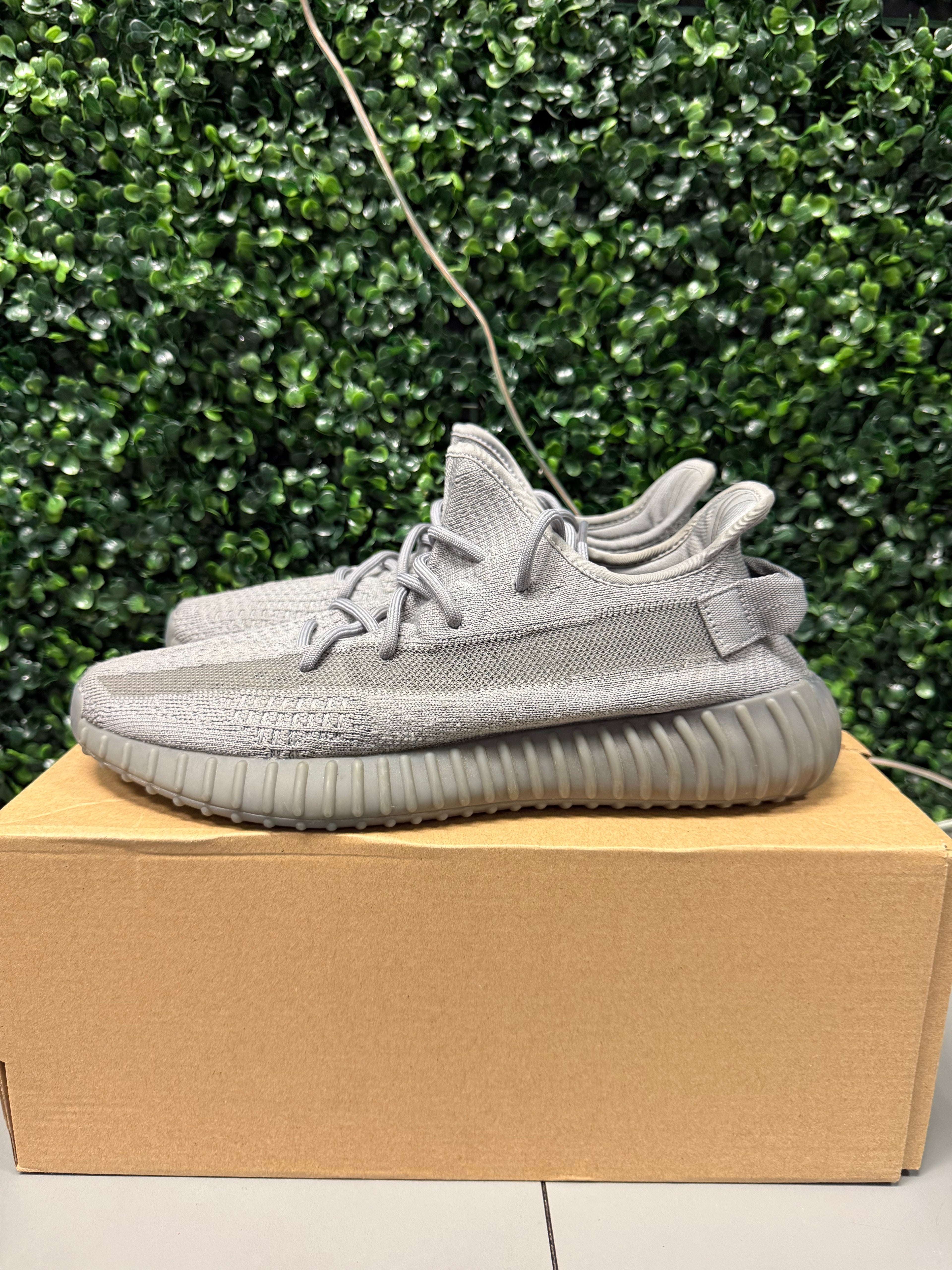 Yeezy 350 V2 "Steel Grey" Size 10.5 Preowned