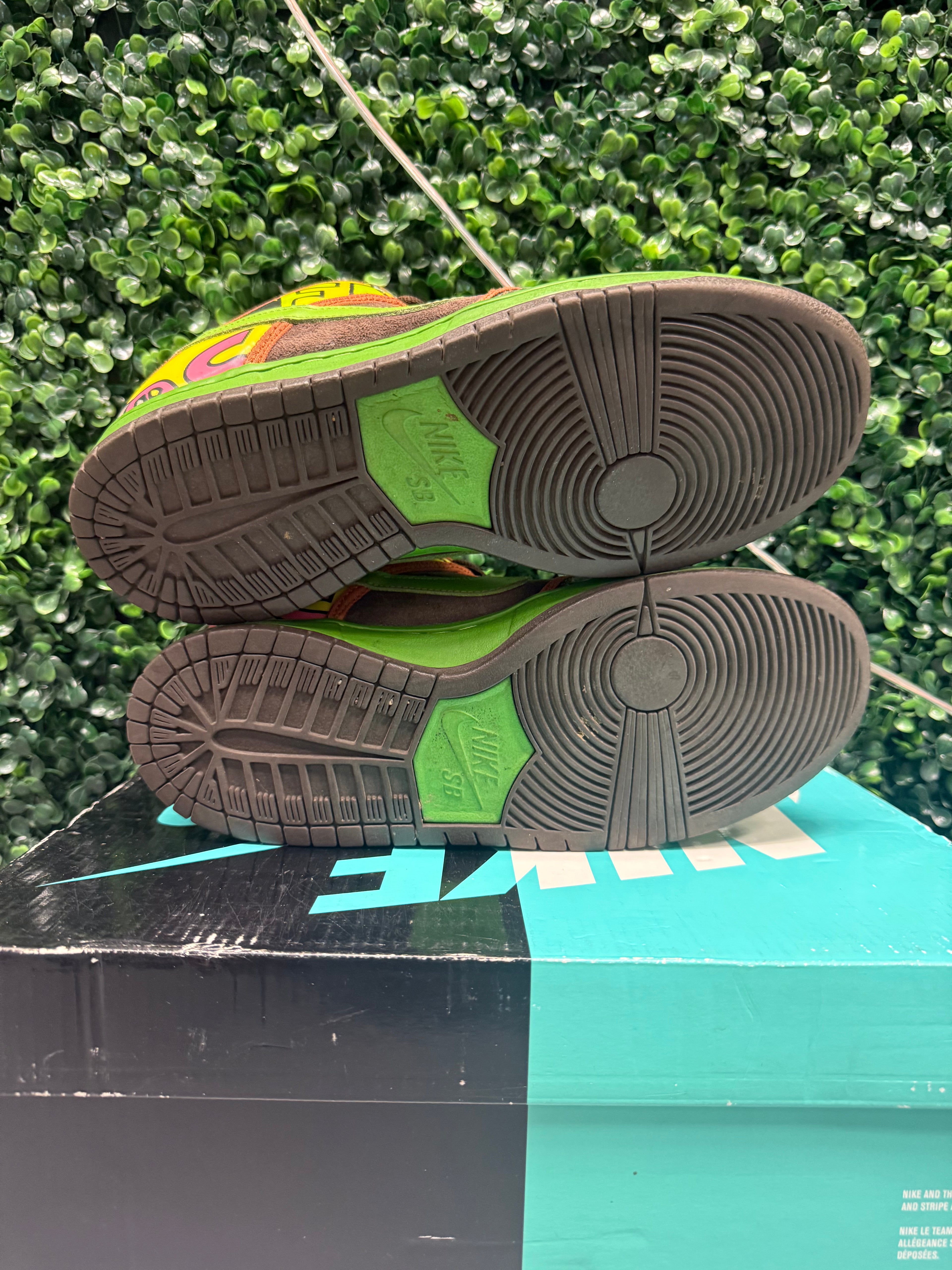 Nike SB Dunk Low "De La Soul" Size 9 Preowned