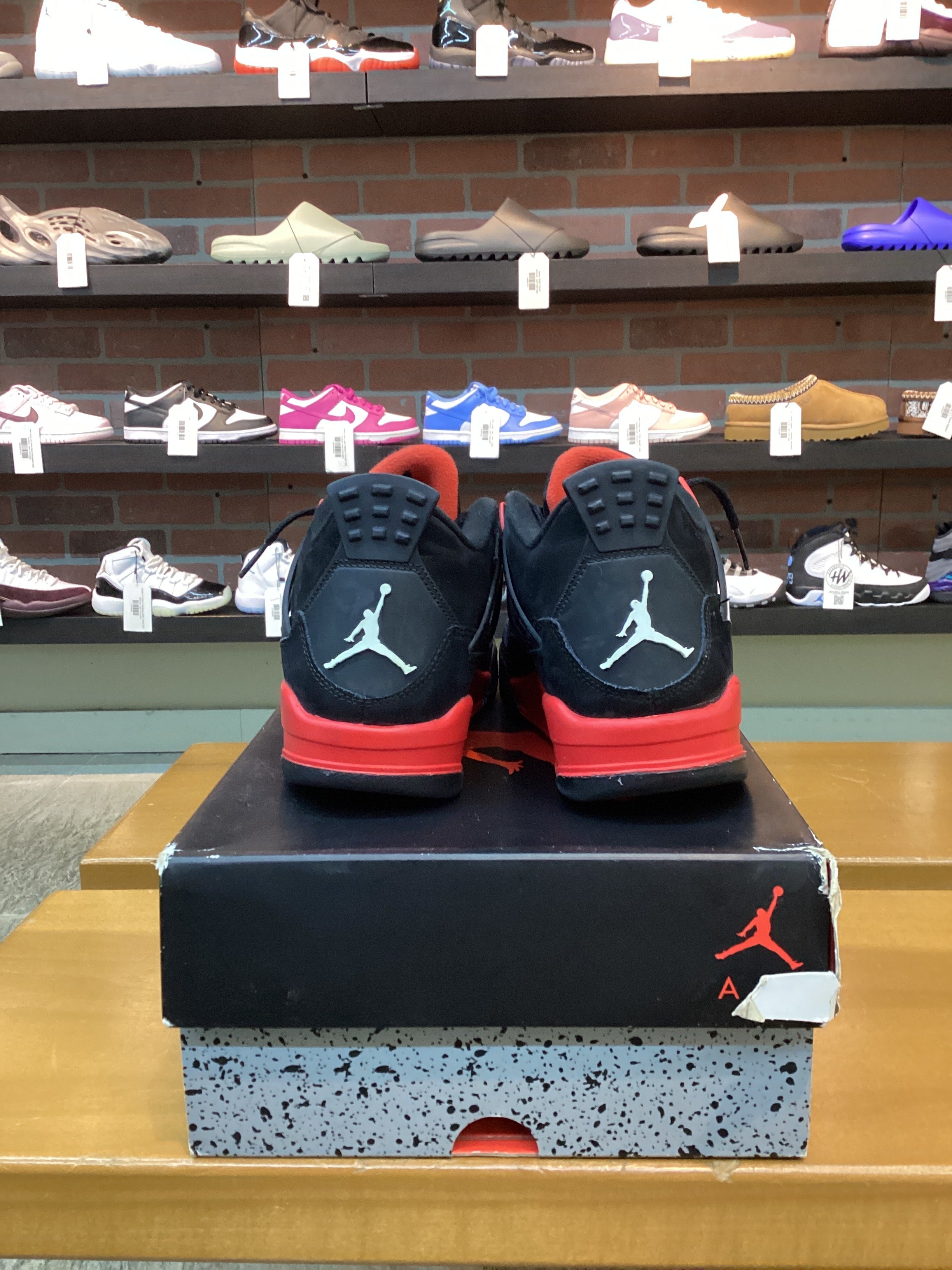 Jordan 4 “Red Thunder size 6Y Preowned