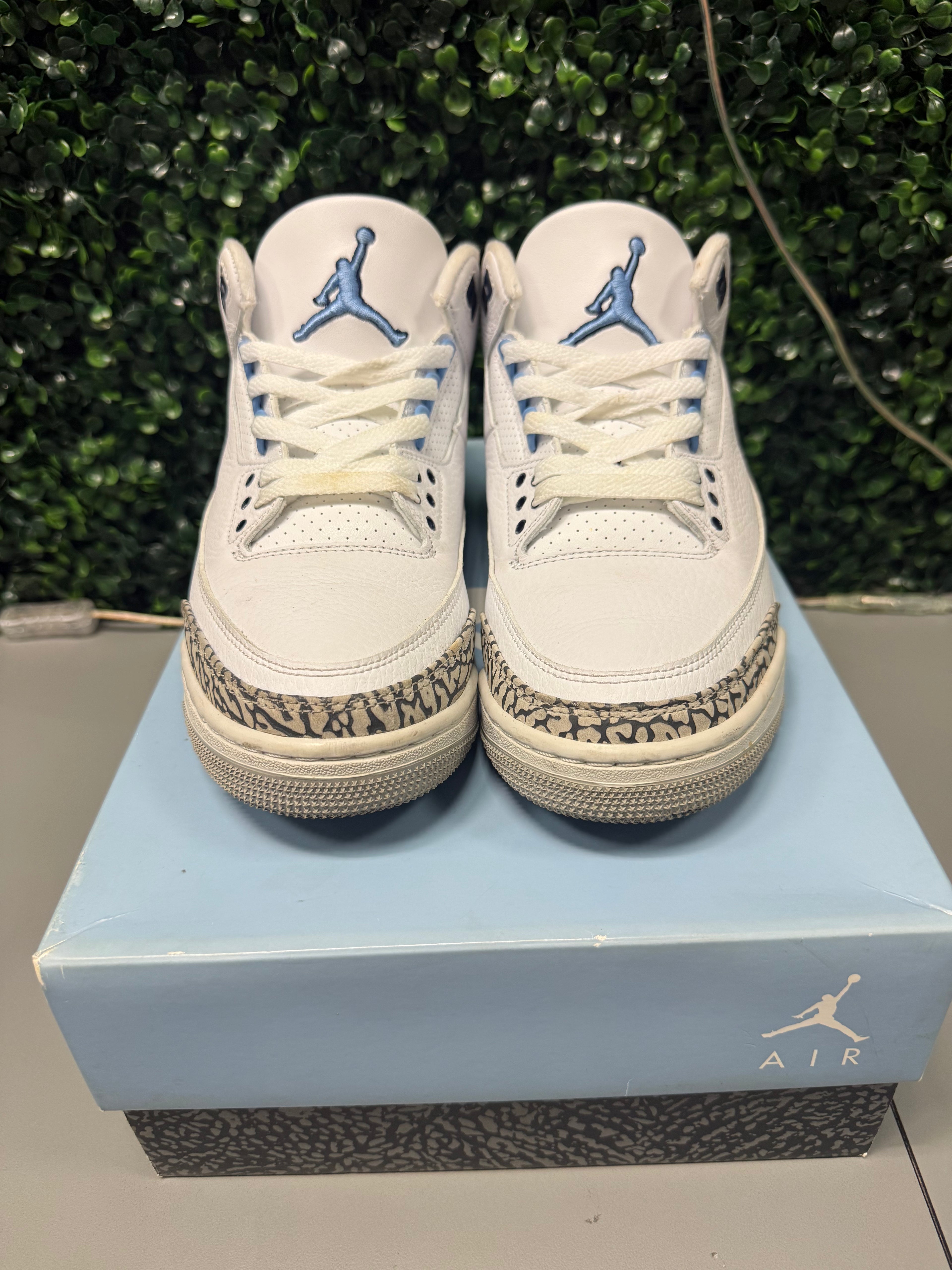 Jordan 3 Retro "UNC" Size 9 Preowned