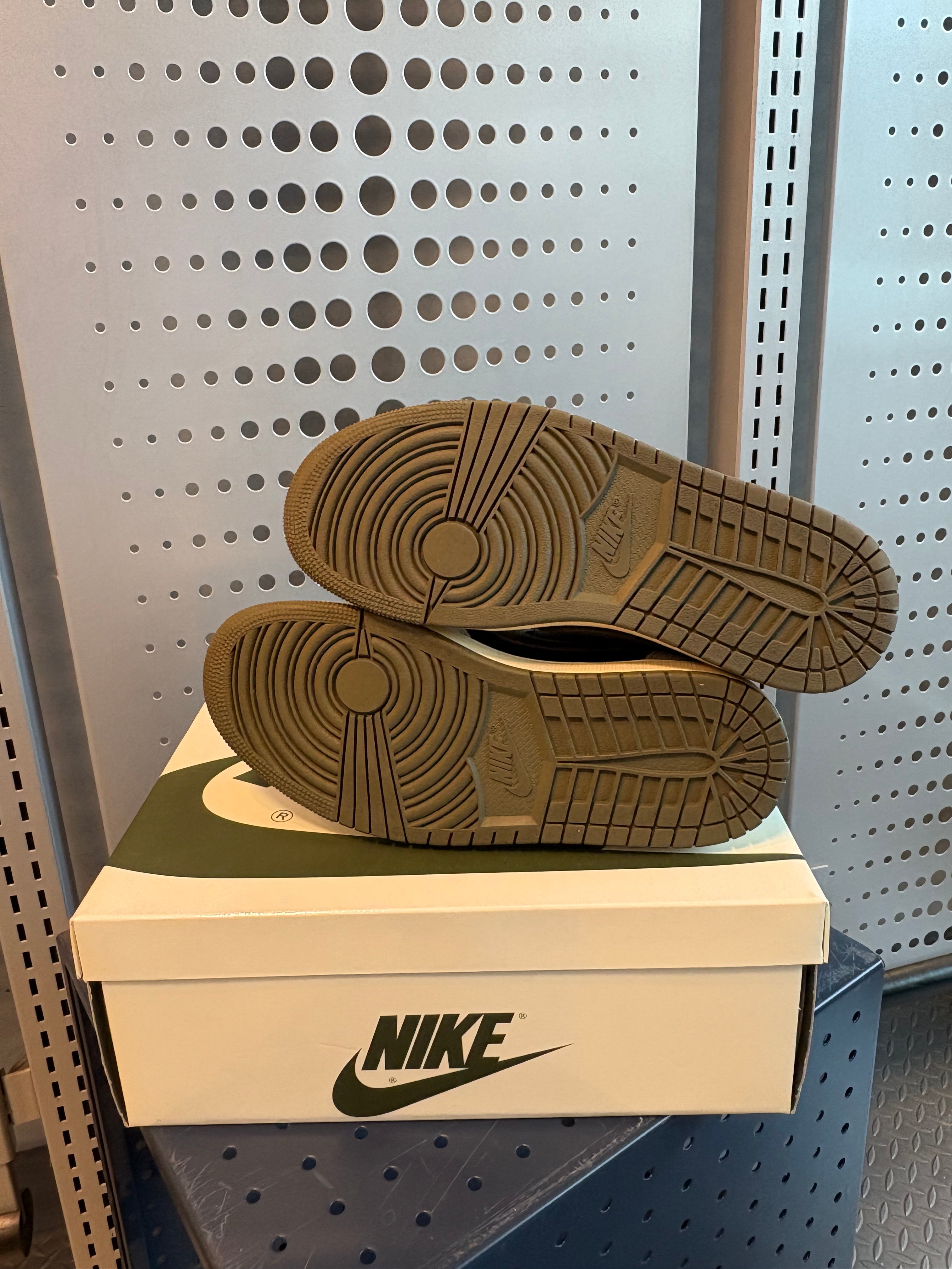 Jordan 1 Low x Travis Scott “Olive” Size 7M/8.5W Preowned