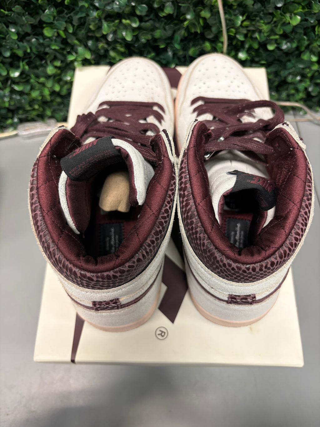Jordan 1 Retro High OG "A Ma Maniére" Size 11 Preowned
