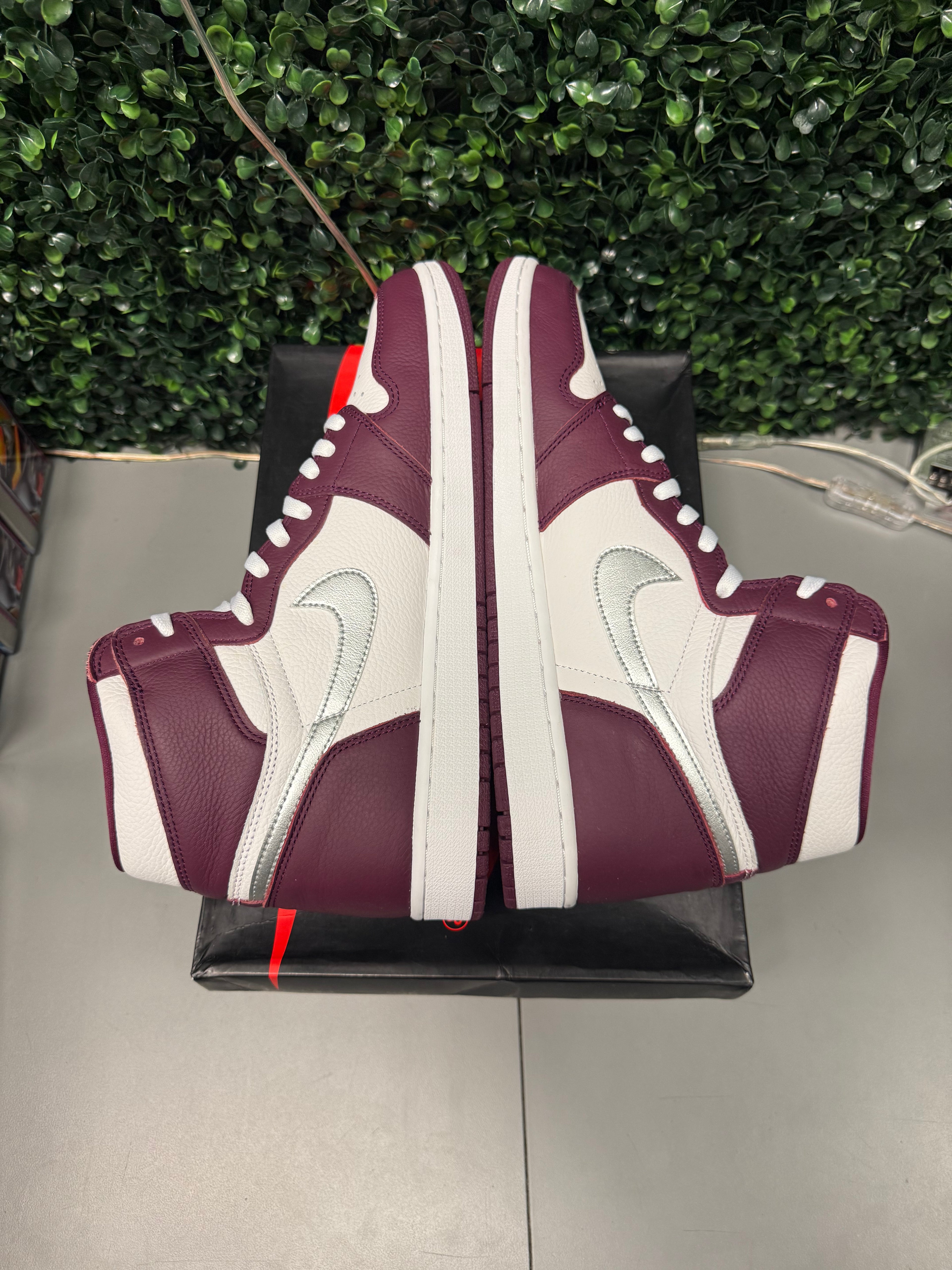 Jordan 1 Retro High OG "Bordeaux" Size 13 Preowned