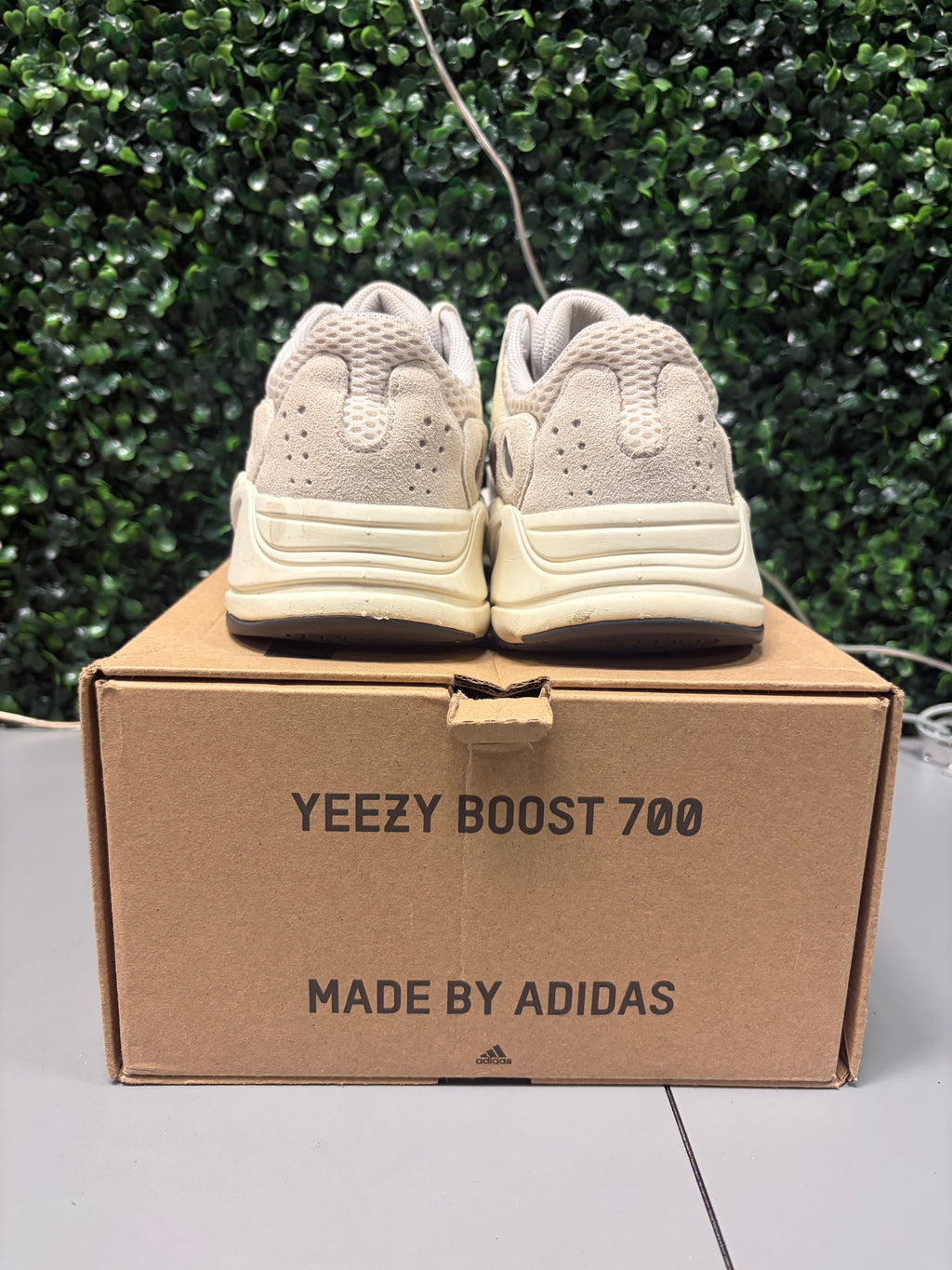 adidas Yeezy Boost 700 "Analog" Size 7 Preowned