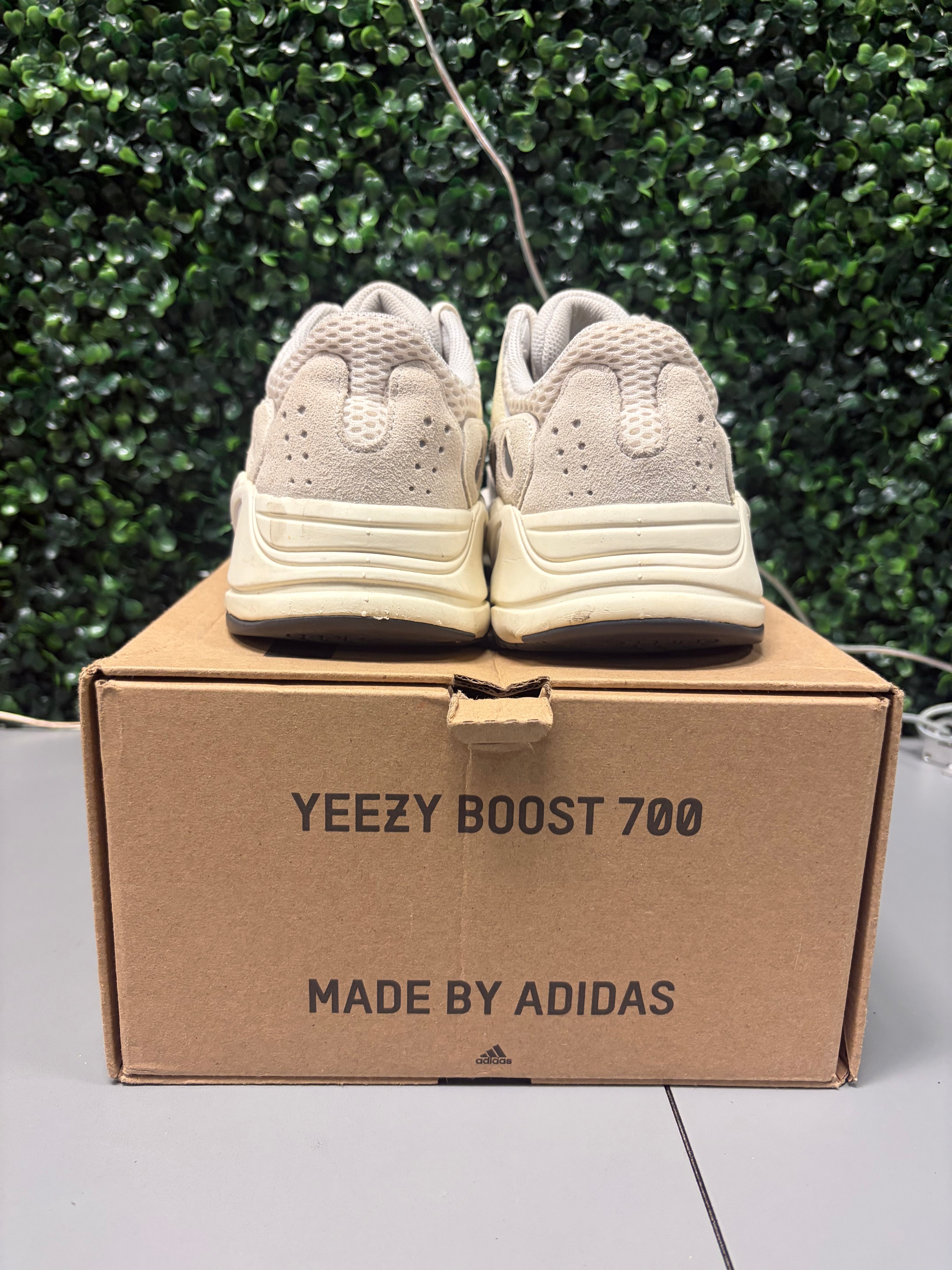 adidas Yeezy Boost 700 "Analog" Size 7 Preowned