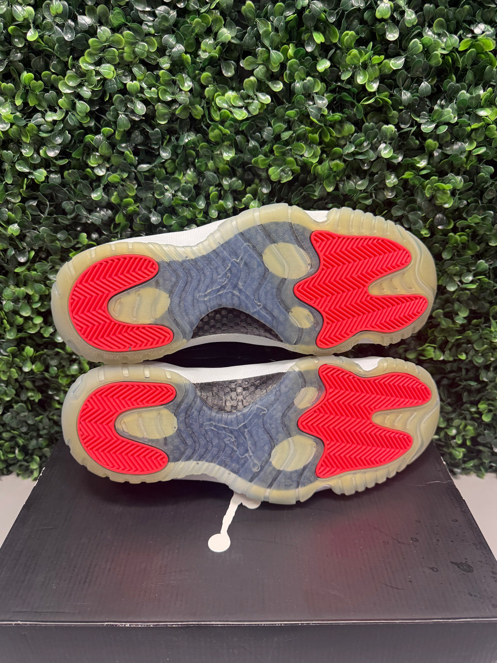 Jordan 11 Low "Infrared" Size 10 Preowned