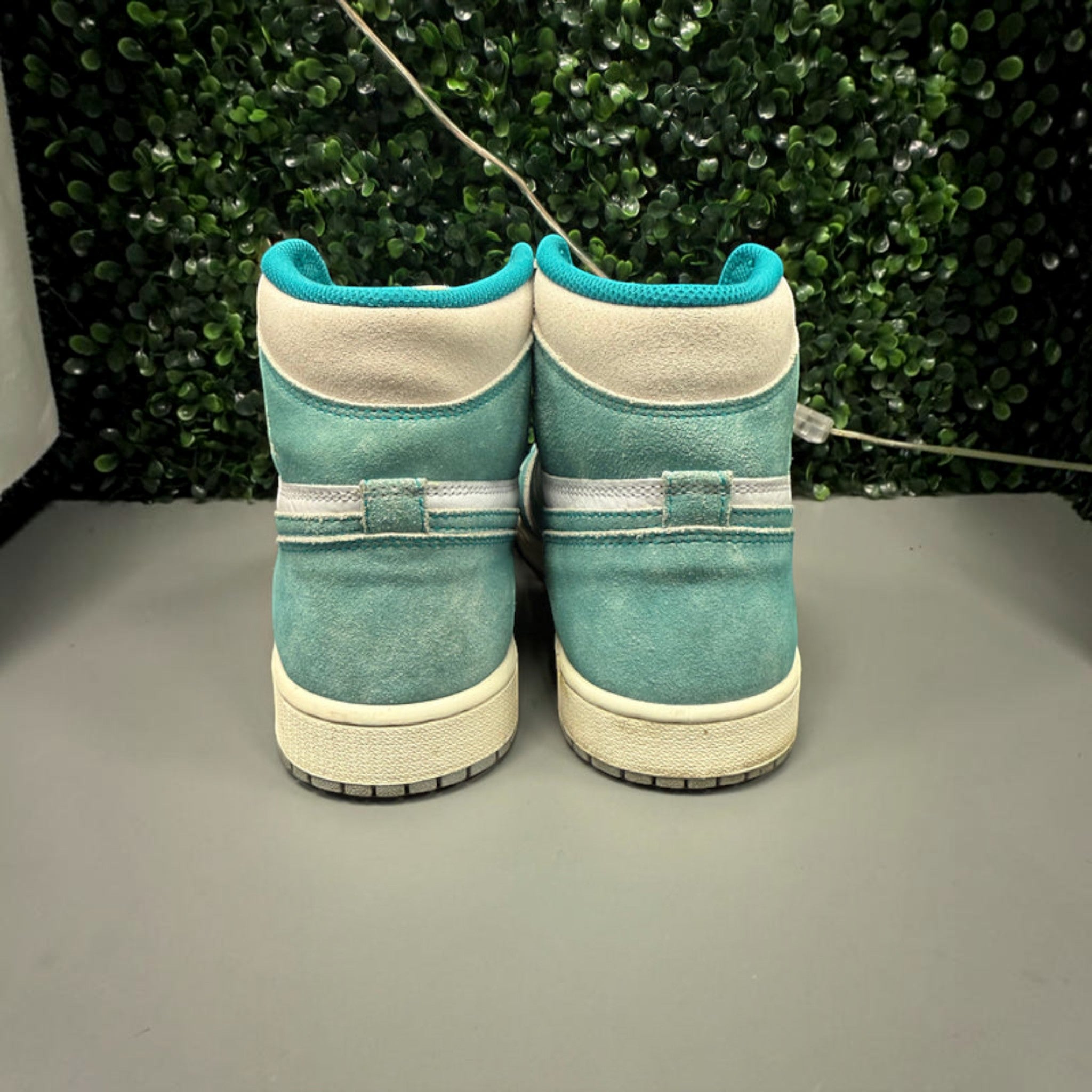 Jordan 1 High "Turbo Green" Size 9 Preowned