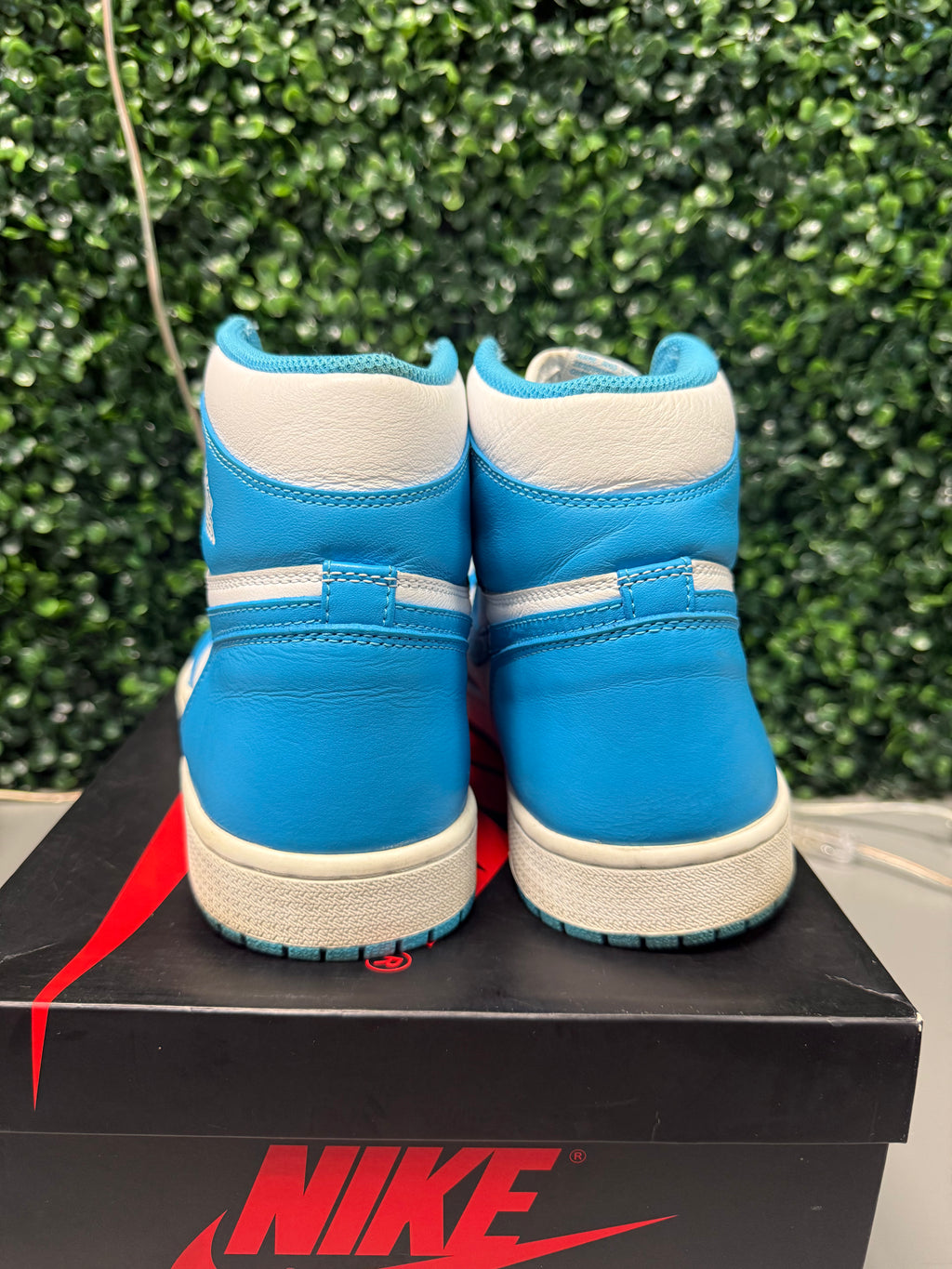 Jordan 1 High OG “UNC 2015” Size 11 Preowned